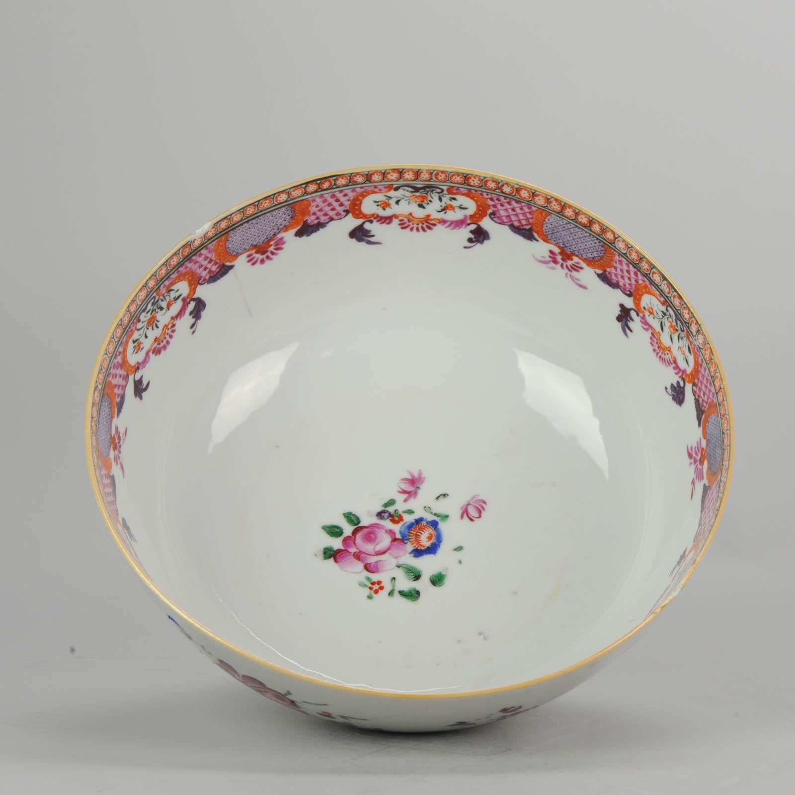 Antique Chinese Qianlong Period Famille Rose Bowl Qing Lowestoft, 18th Century In Good Condition For Sale In Amsterdam, Noord Holland