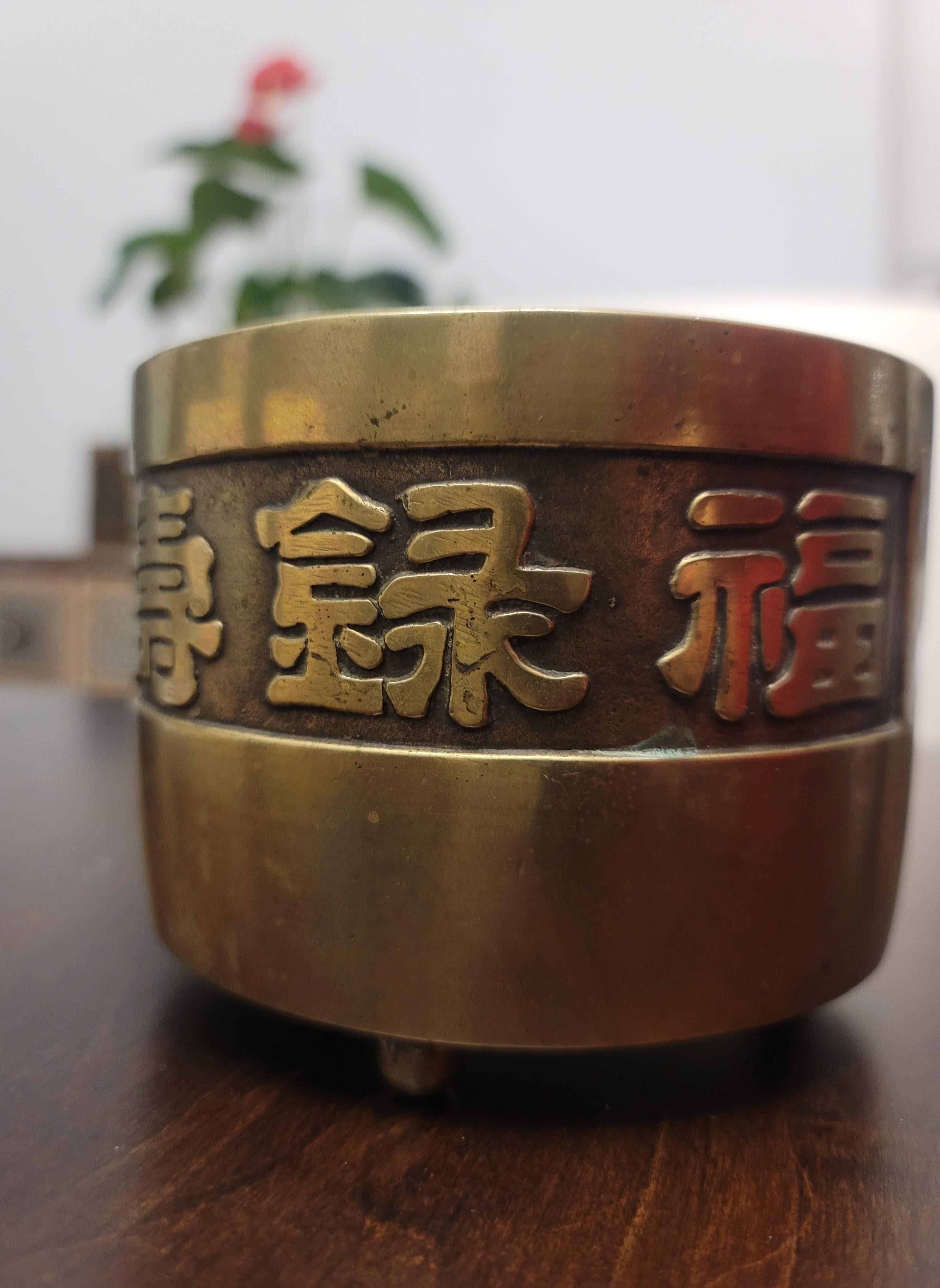 Antiguo incensario chino Qing de bronce Quemador de incienso Cachepot en venta 7