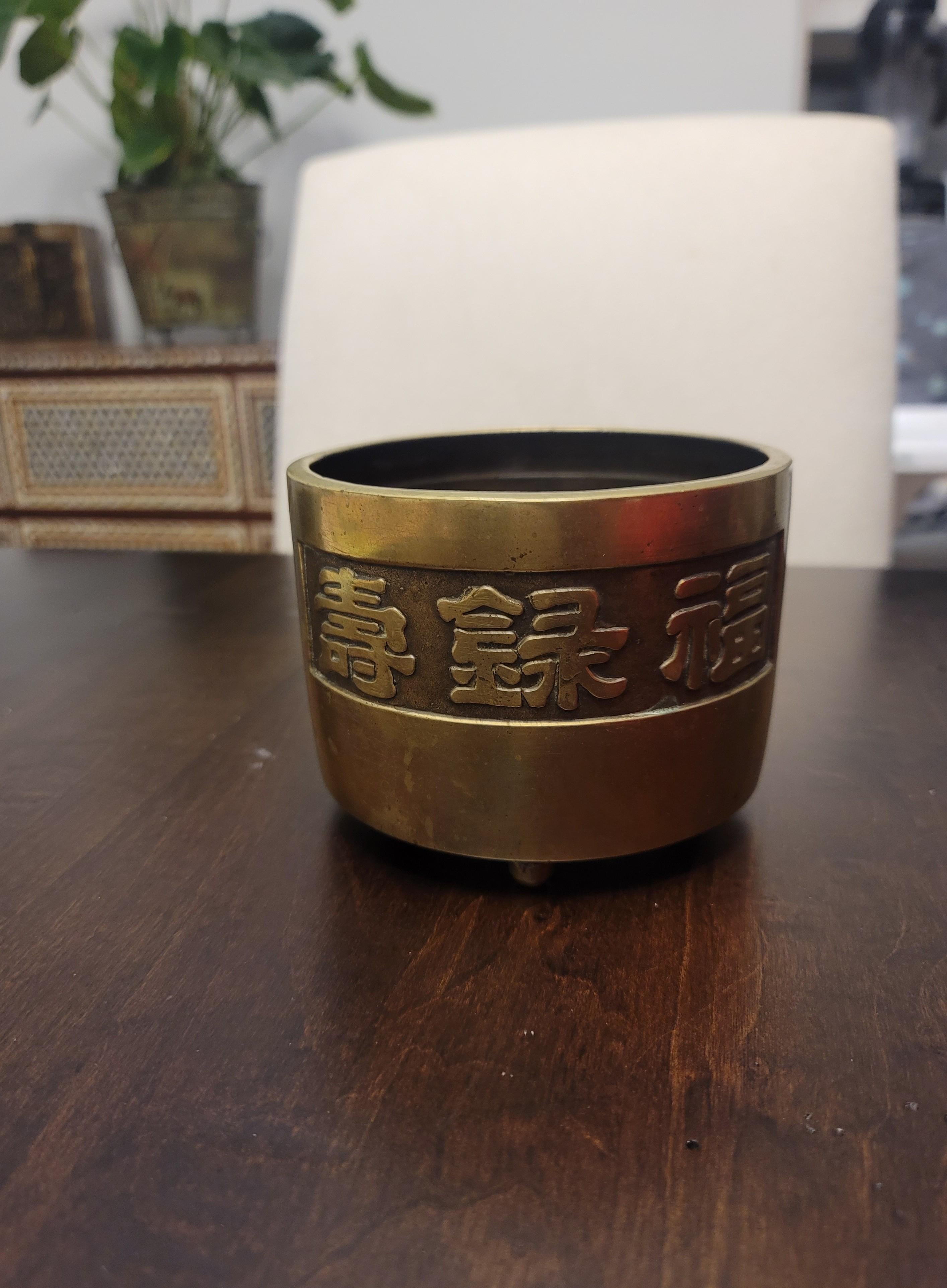 Antiguo incensario chino Qing de bronce Quemador de incienso Cachepot en venta 9