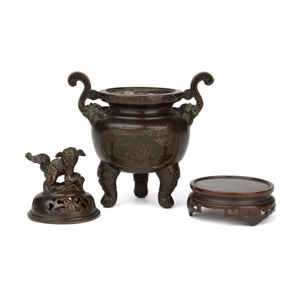 Antikes chinesisches Qing-Bronzegefäß mit Ständer:: 19. Jahrhundert (Chinesisch)