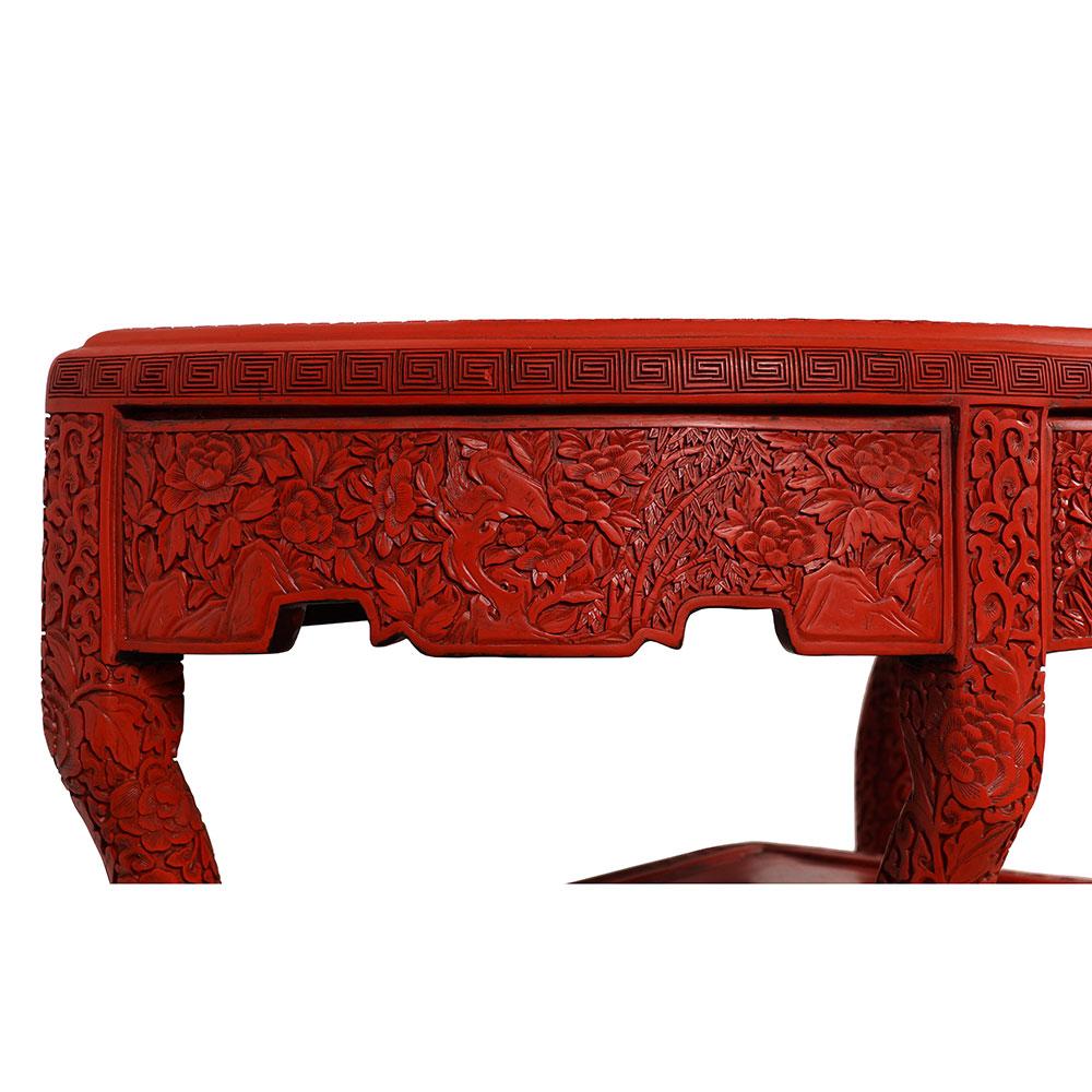 Antiker, geschnitzter, chinesischer Qing-Cinnabar-Lack-Konsolentisch (Chinesischer Export) im Angebot