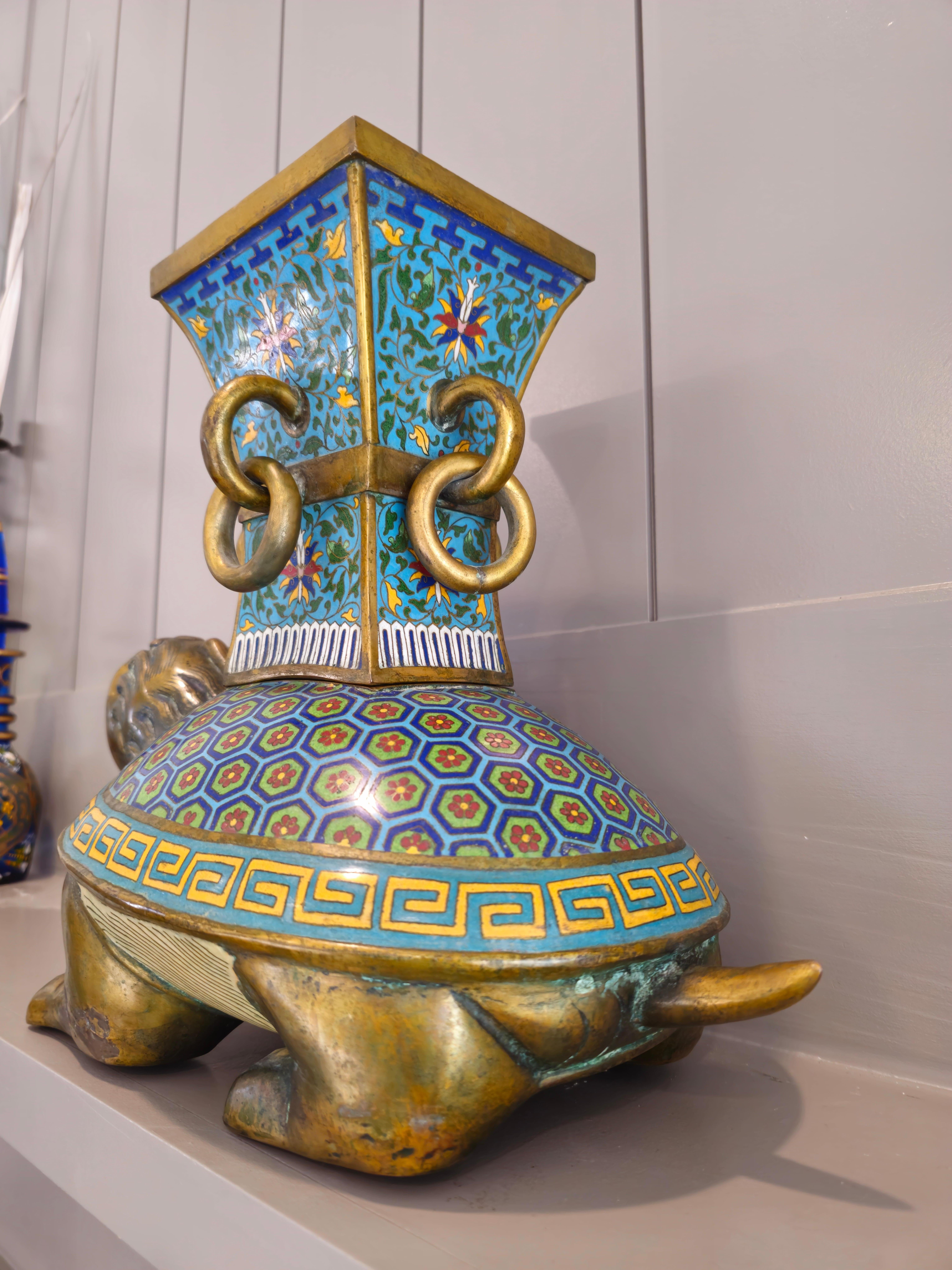 Ancien vase encensoir en bronze émaillé cloisonné chinois Qing à figure de dragon tortue en vente 6