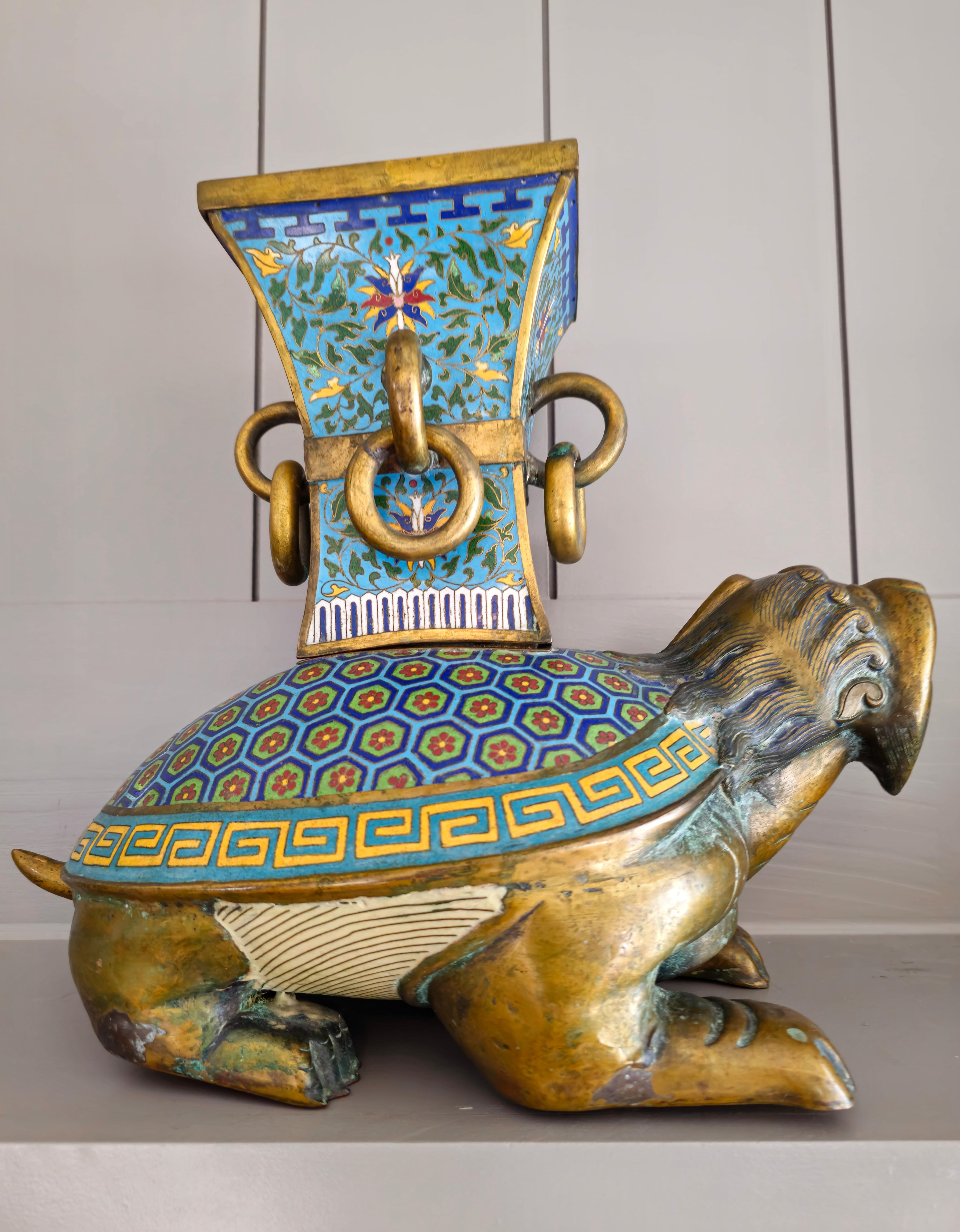 Ancien vase encensoir en bronze émaillé cloisonné chinois Qing à figure de dragon tortue en vente 8