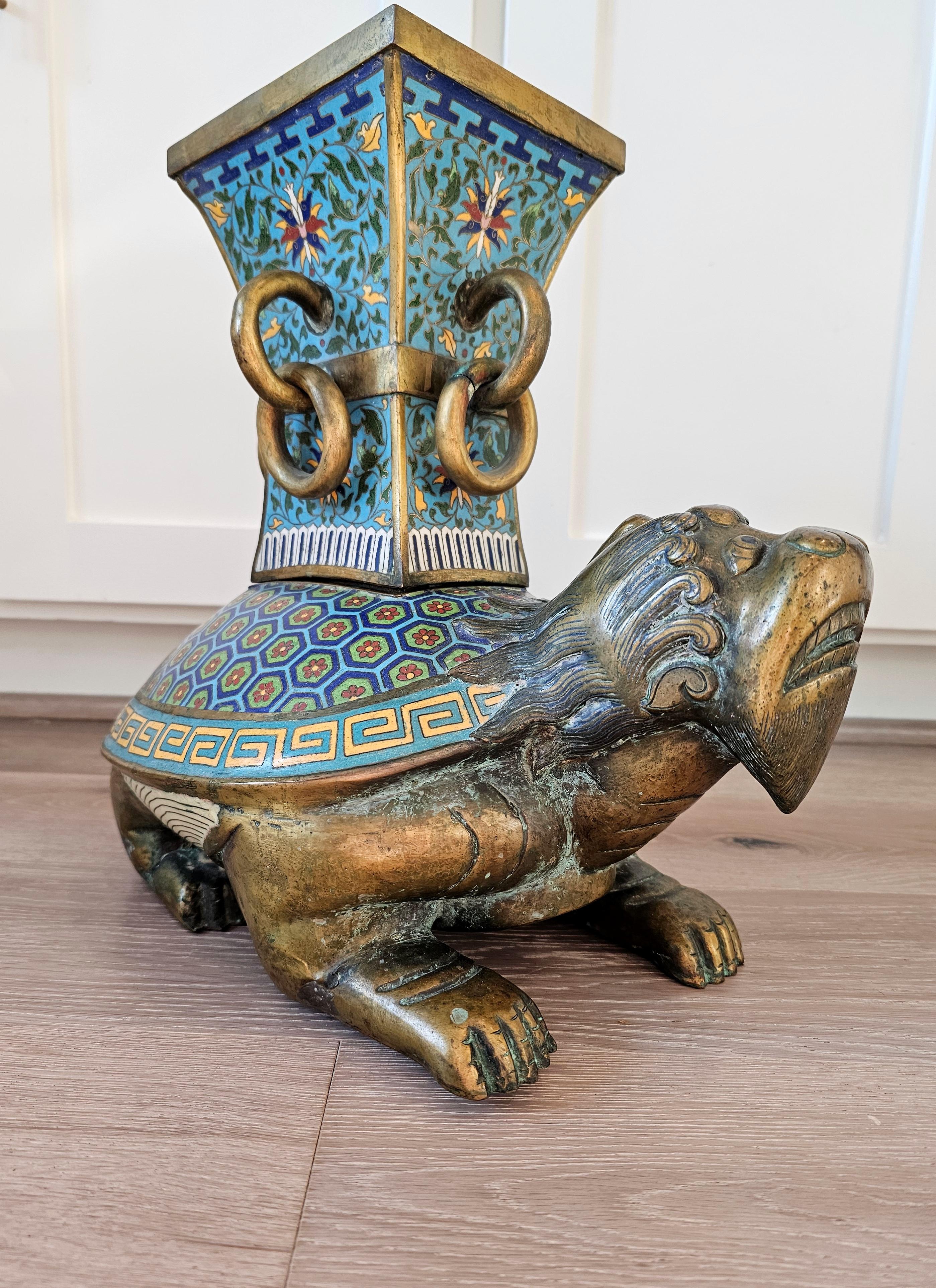 Ancien vase encensoir en bronze émaillé cloisonné chinois Qing à figure de dragon tortue Bon état - En vente à Forney, TX