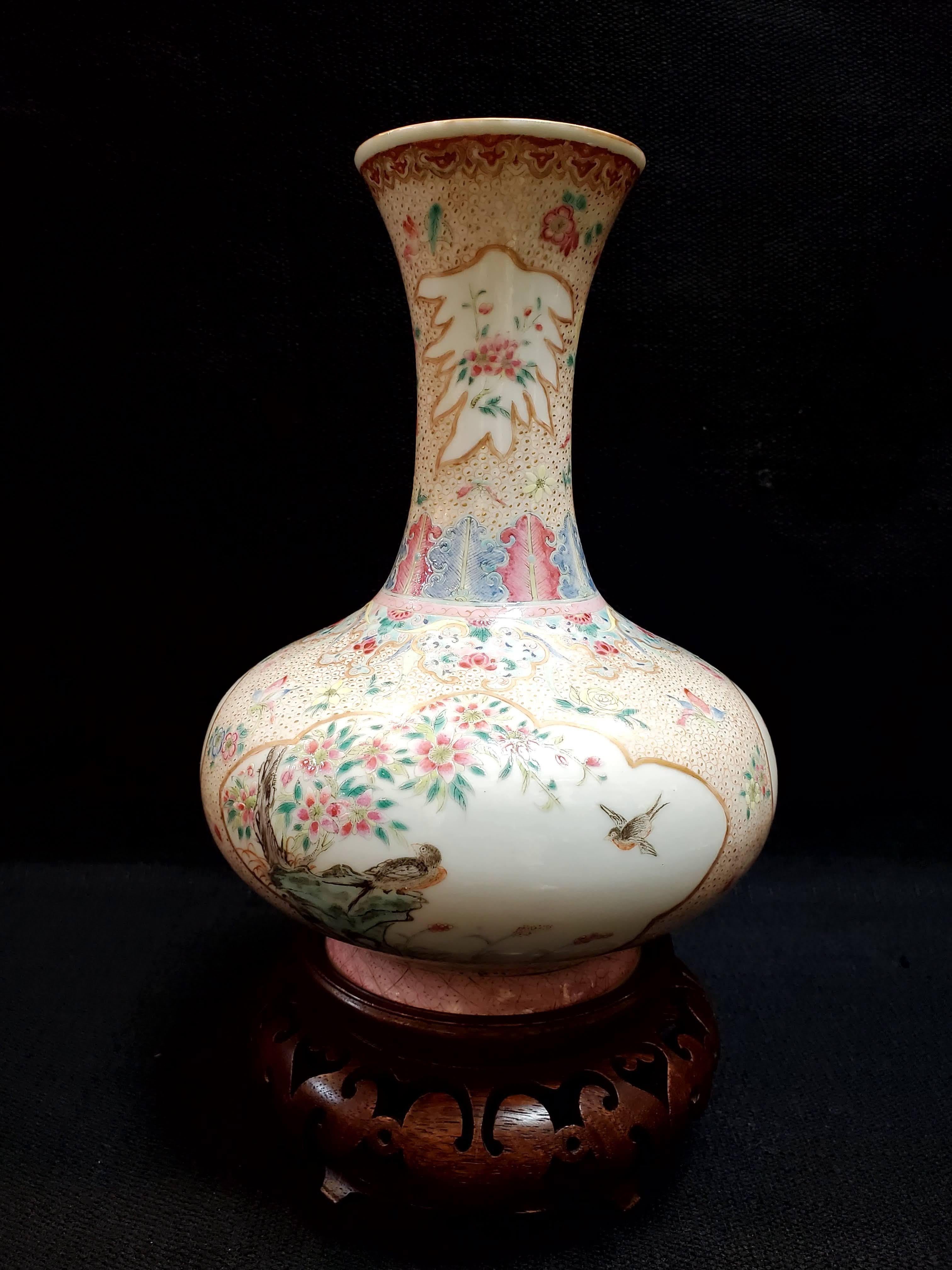 Glazed Antique Chinese Qing Delicate Famille Rose Floral Ornament Porcelain Vase For Sale
