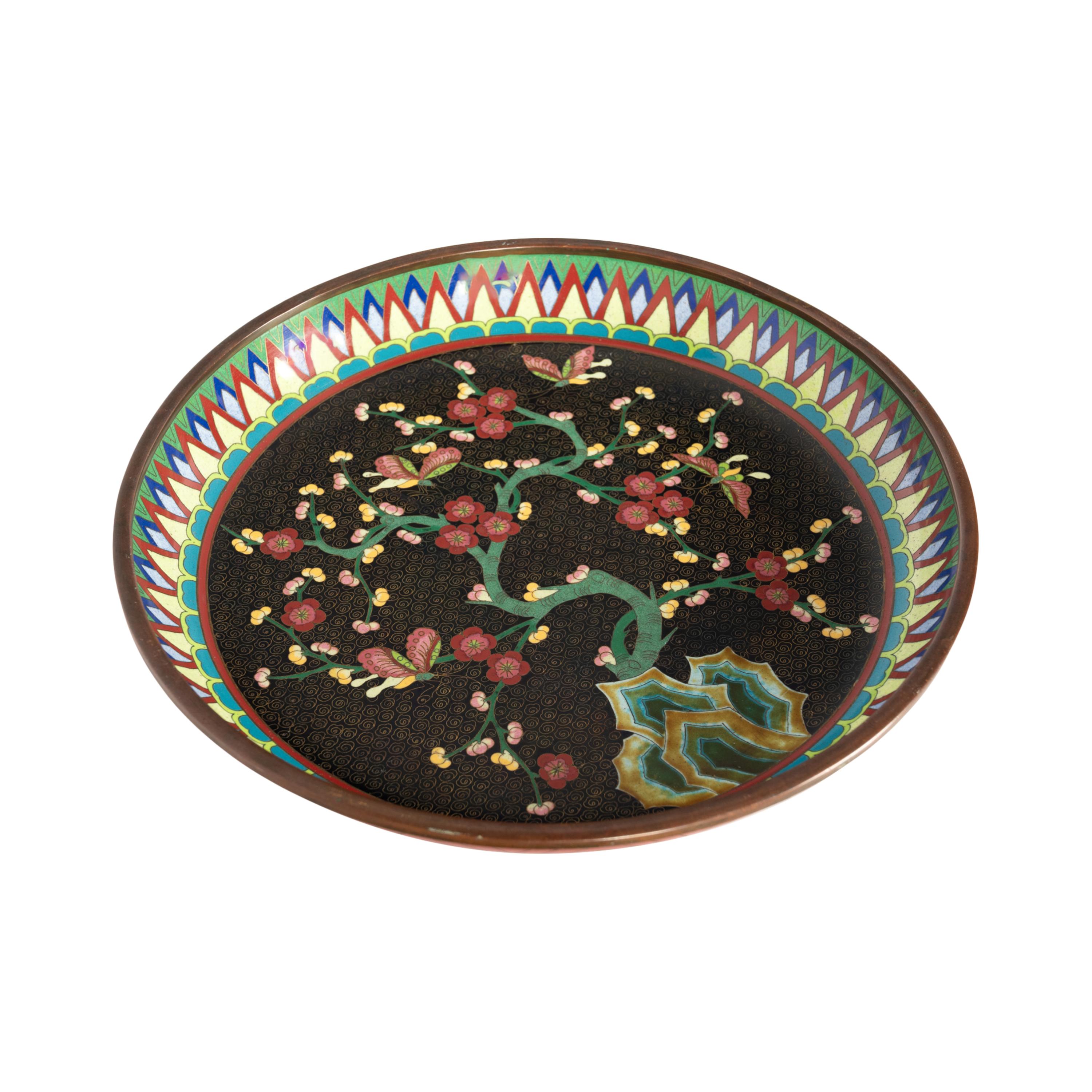 Antiguo Cuenco Chino de la Dinastía Qing 1644-1911 Esmaltado sobre Cobre Plato de Cloisonné en Bueno estado para la venta en Portland, OR