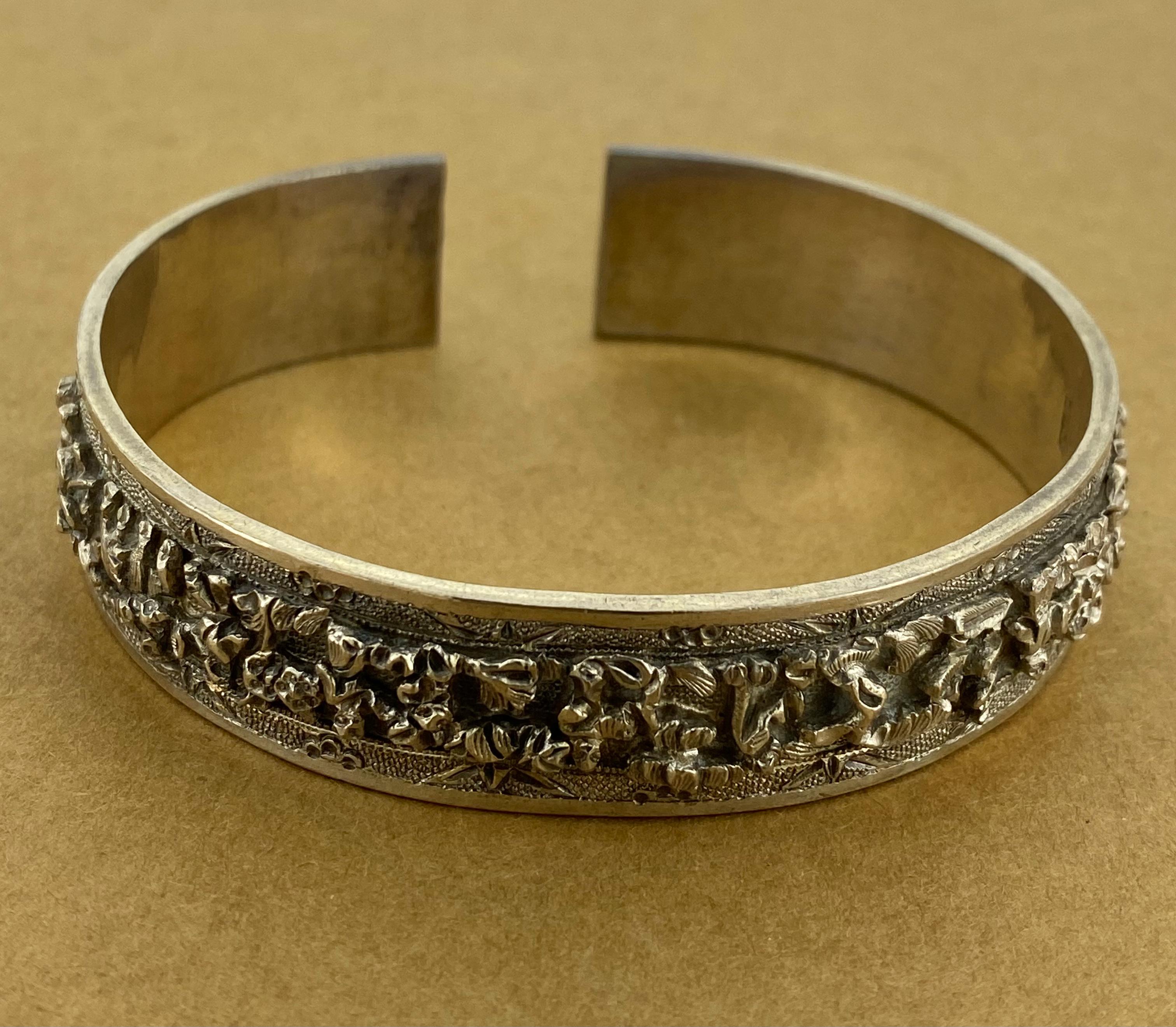 Ancien bracelet en argent 925 de la dynastie chinoise des Qing, décoré de nombreuses figures. Unisexe en vente