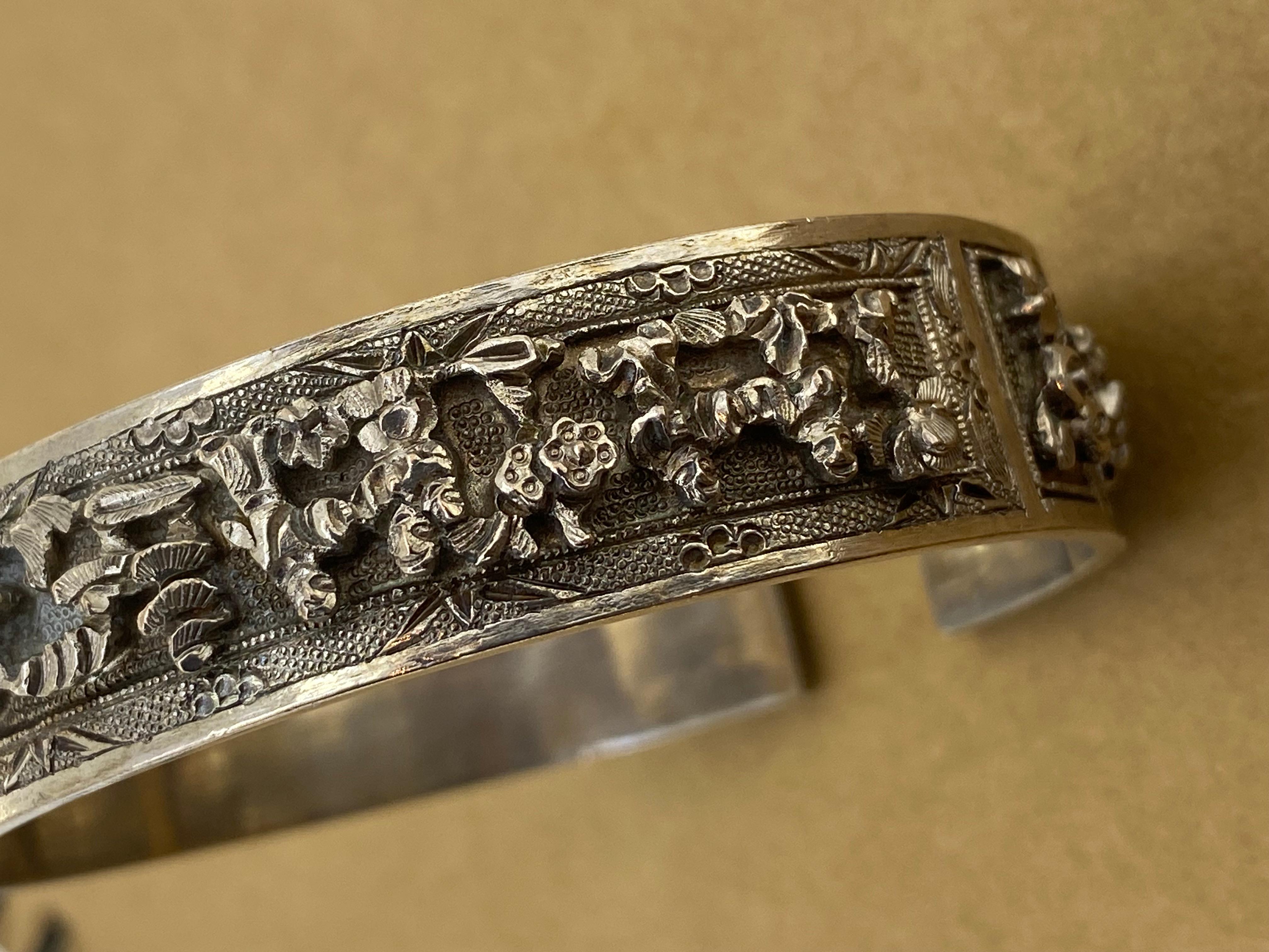 Ancien bracelet en argent 925 de la dynastie chinoise des Qing, décoré de nombreuses figures. en vente 2