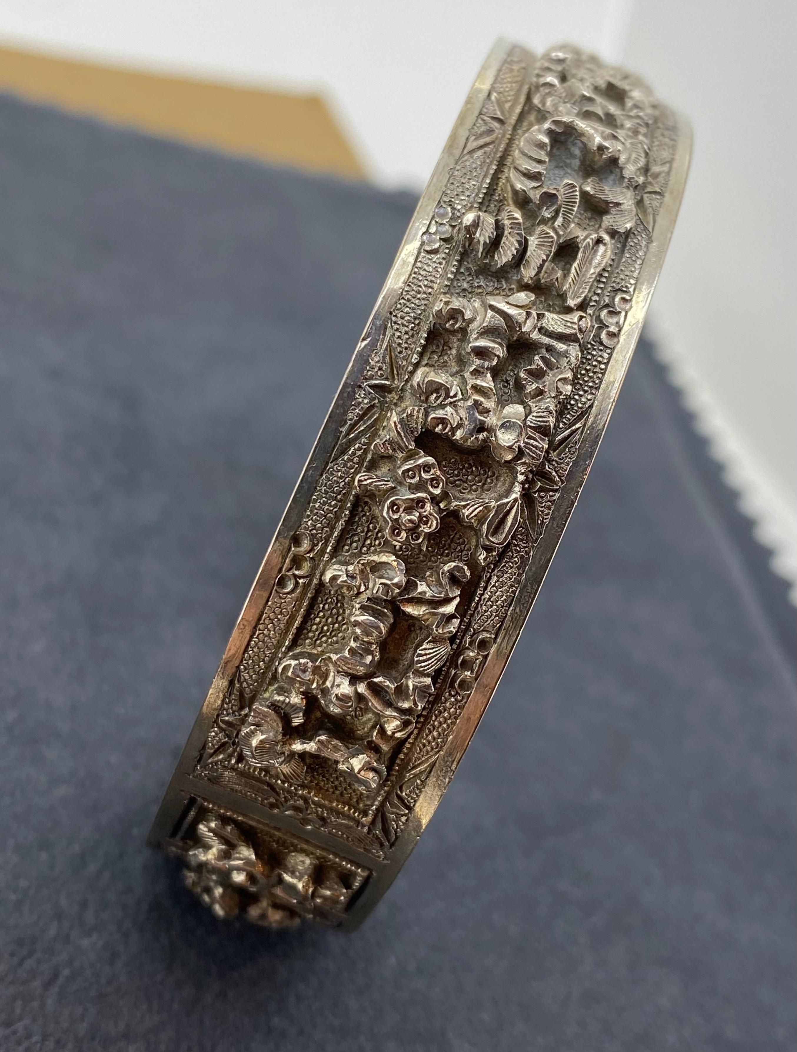 Ancien bracelet en argent 925 de la dynastie chinoise des Qing, décoré de nombreuses figures. en vente 4