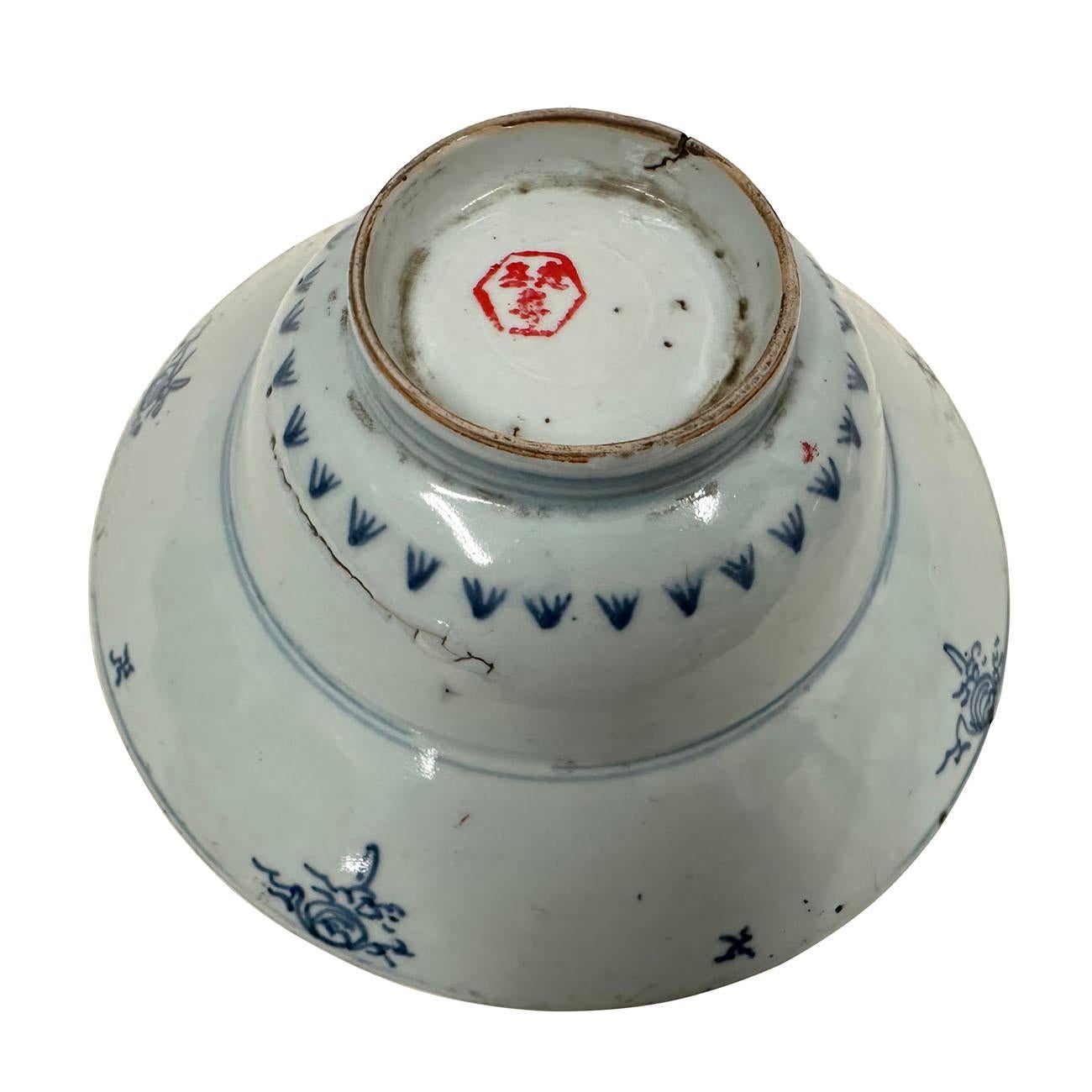 Antique Chinese Qing Dynasty Blue and White Porcelain Bowl In Good Condition For Sale In Pomona, CA