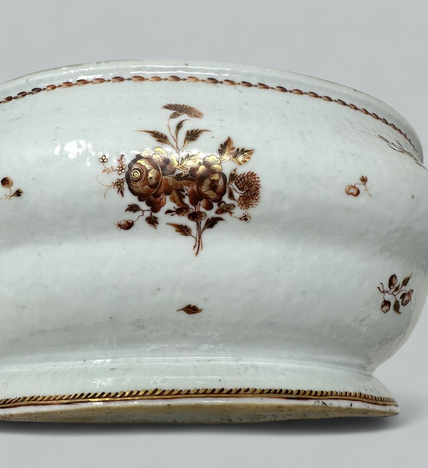 Antique Soupière Qianlong en porcelaine de Canton Famille Rose de la Dynastie Qing 18 Ct en vente 4