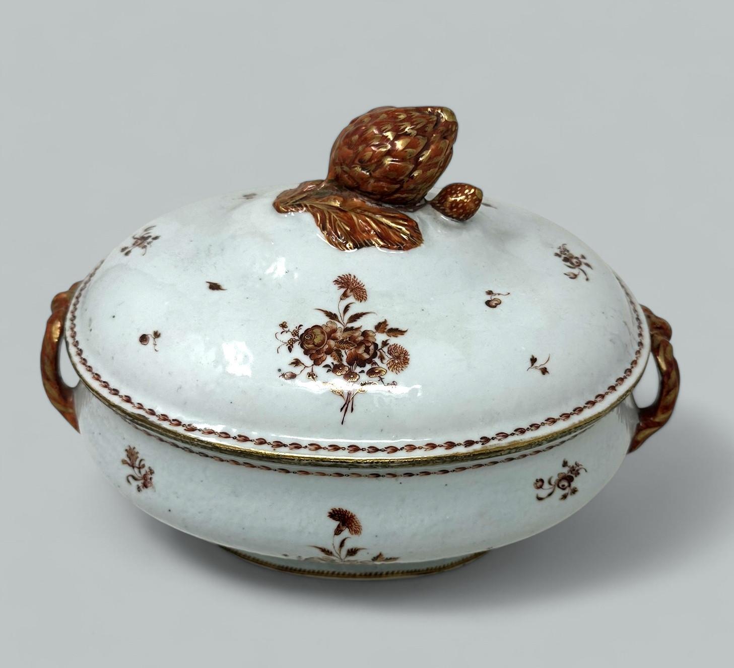 Chinois Antique Soupière Qianlong en porcelaine de Canton Famille Rose de la Dynastie Qing 18 Ct en vente