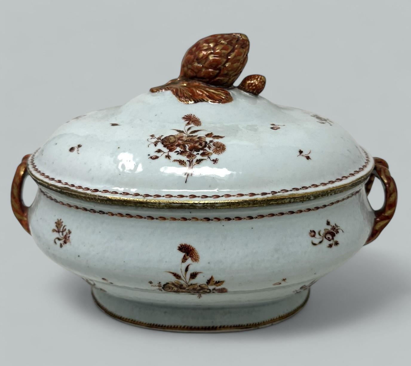 Exportation chinoise Antique Soupière Qianlong en porcelaine de Canton Famille Rose de la Dynastie Qing 18 Ct en vente
