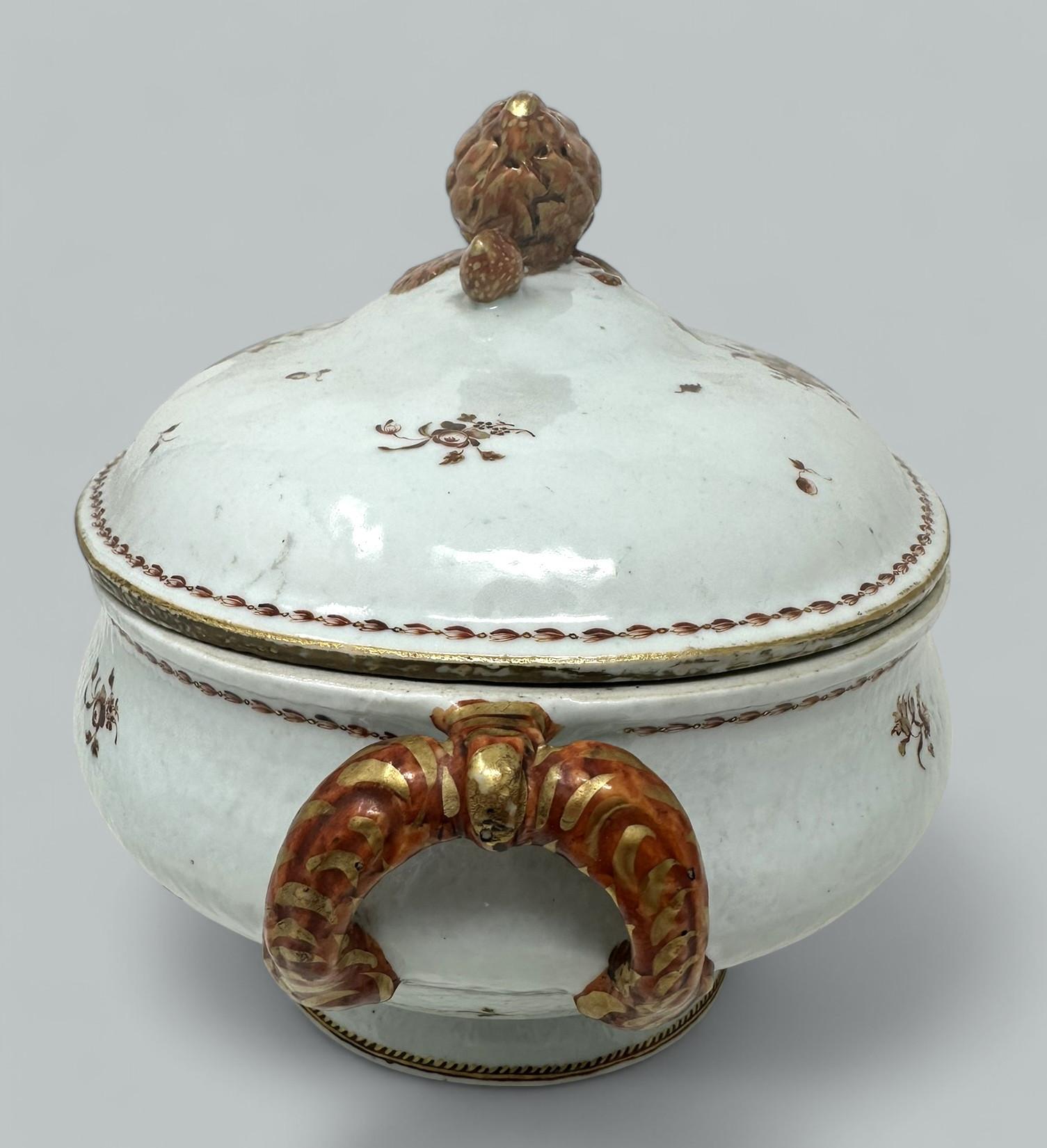 Porcelaine Antique Soupière Qianlong en porcelaine de Canton Famille Rose de la Dynastie Qing 18 Ct en vente