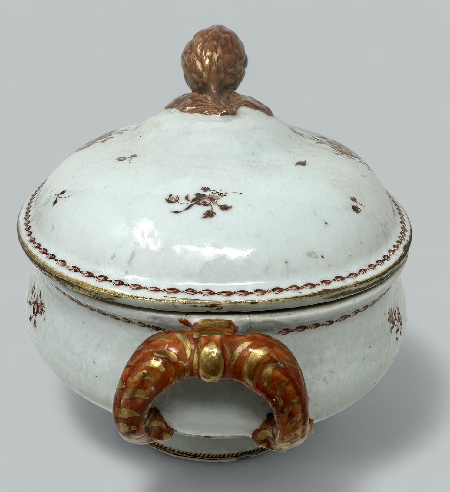 Antique Soupière Qianlong en porcelaine de Canton Famille Rose de la Dynastie Qing 18 Ct en vente 1