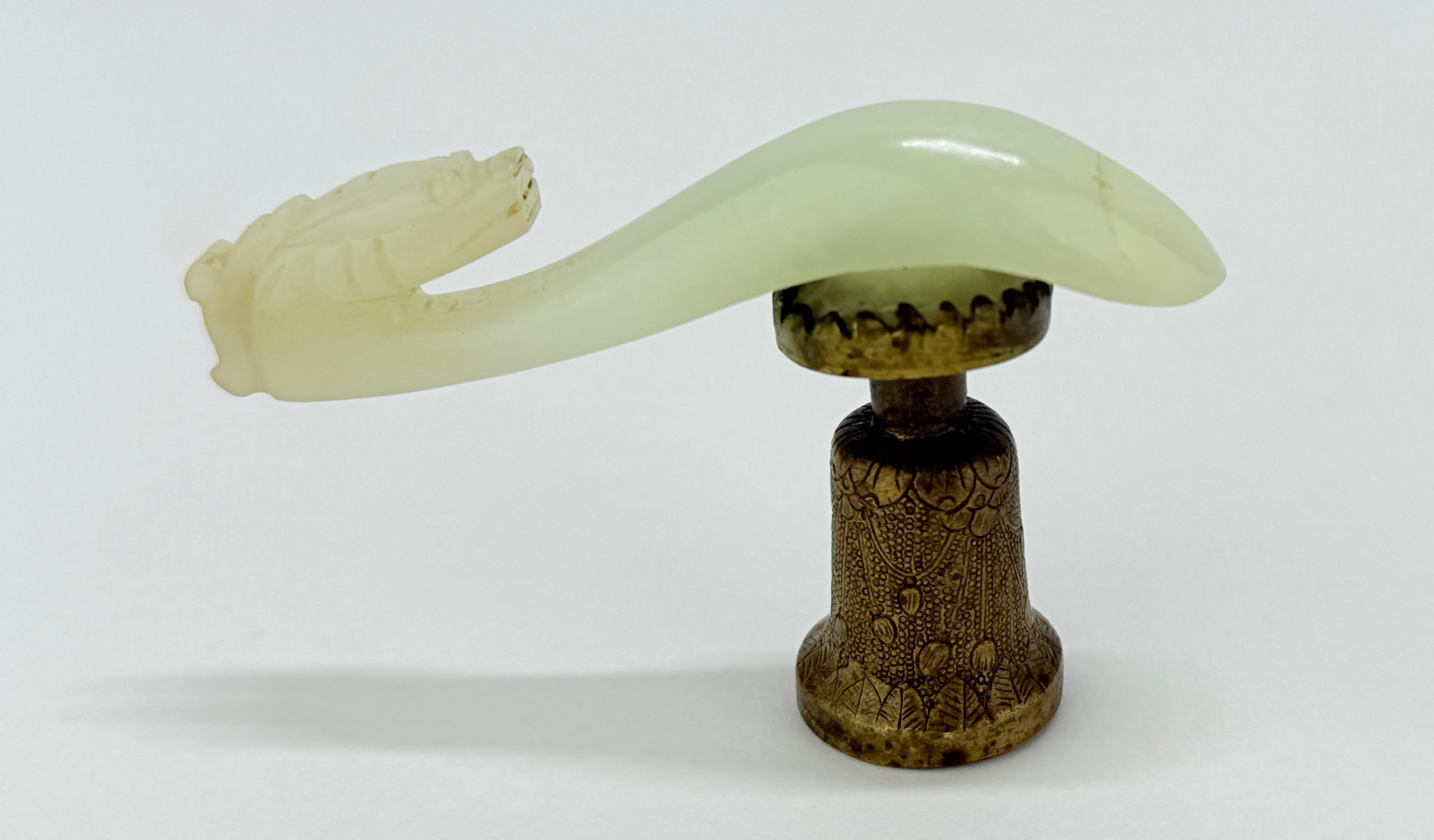 Antique Chinese Qing Dynasty Pale Green Jade Carved Dragon Belt Hook w/ Stand In Good Condition For Sale In Atlanta, GA