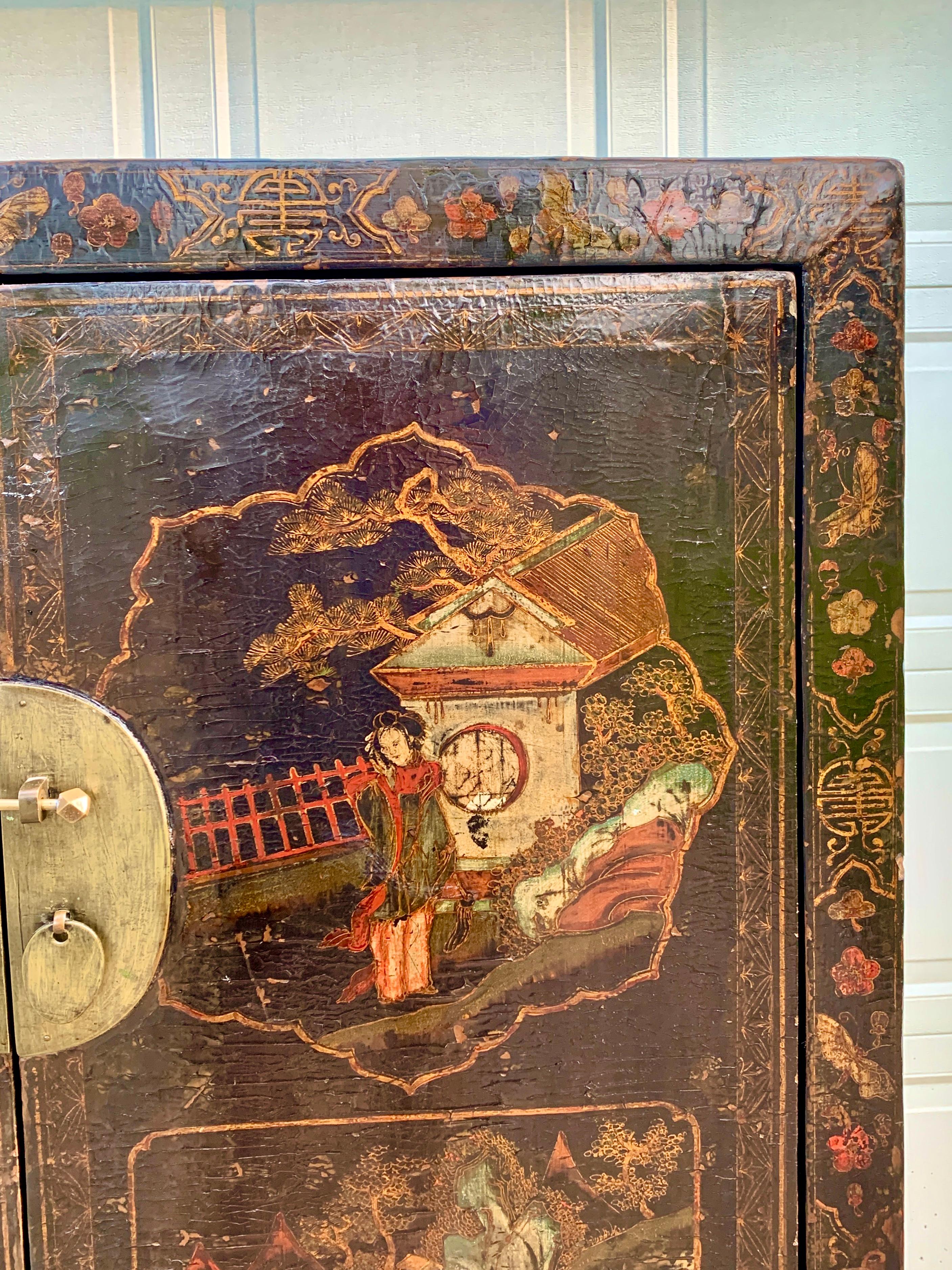 Chinois Ancienne armoire chinoise en laque peinte de Shanxi, dynastie Qing, 19e siècle en vente