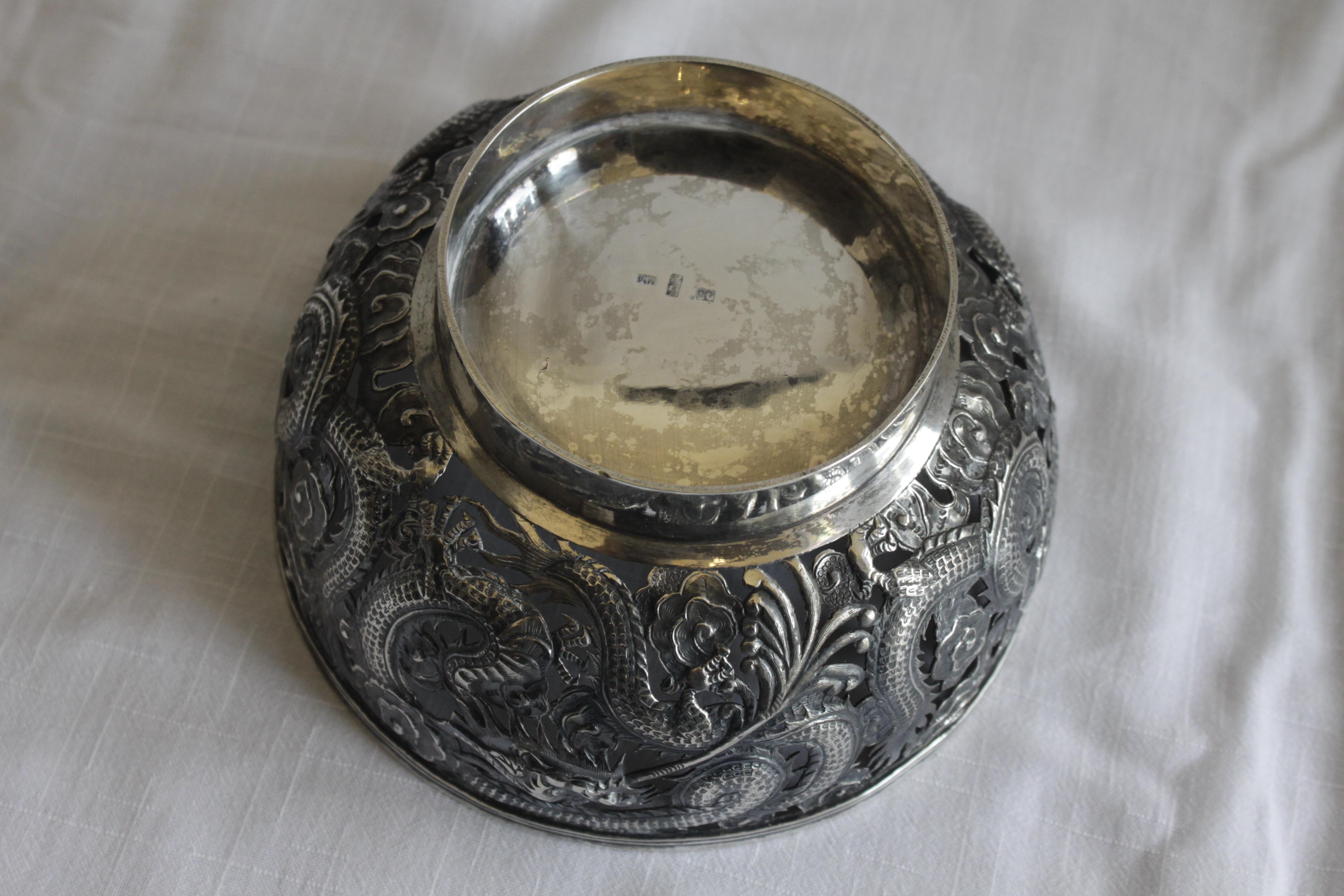 Antique Chinese Qing Dynasty Silver Bowl with Dragons and Flower Decoration For Sale 2