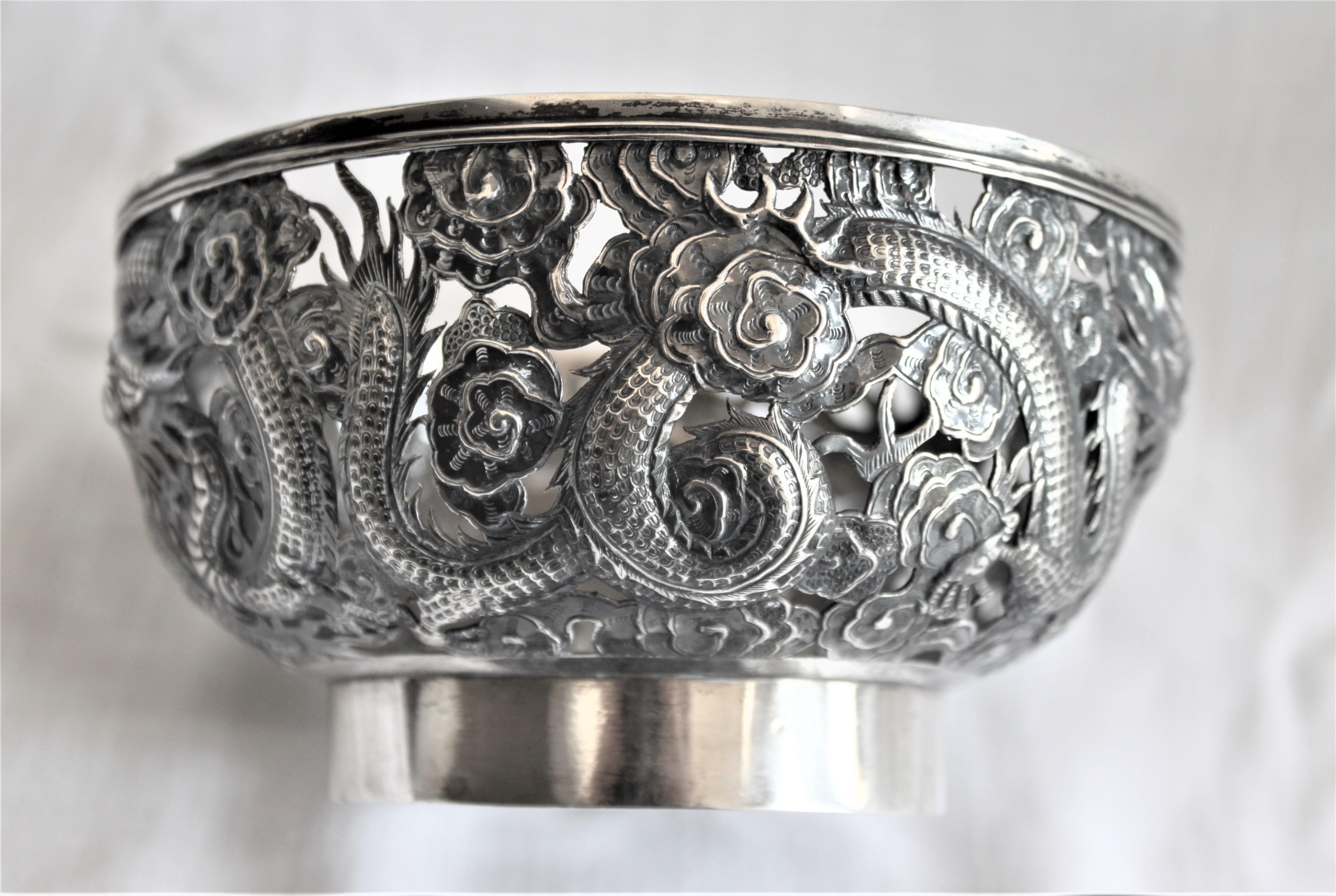 19th Century Antique Chinese Qing Dynasty Silver Bowl with Dragons and Flower Decoration For Sale