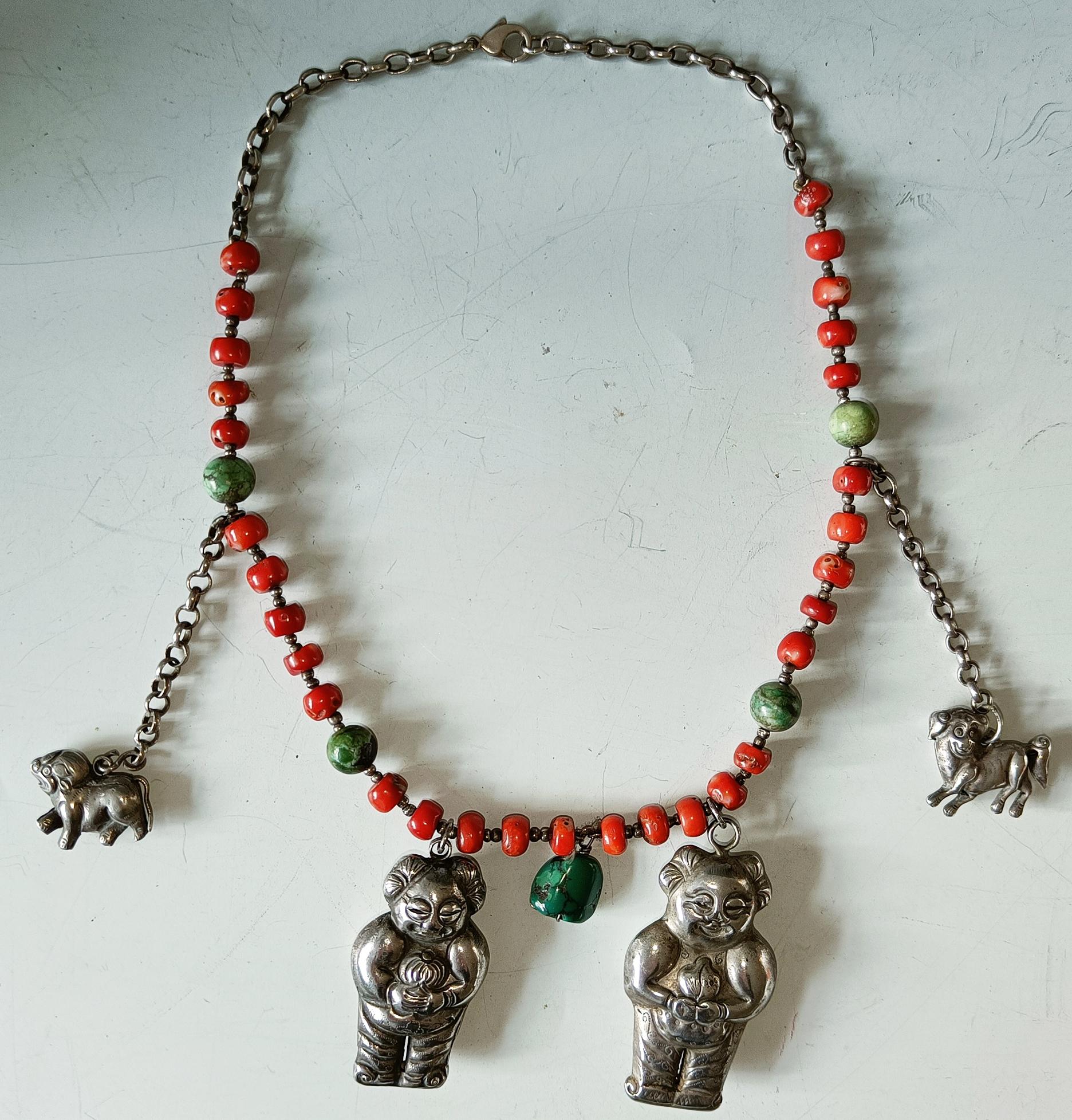 Seltene Antike Qing Dynasty Chinesisch Ethnische Minderheit Silber Korallenkette (19. Jahrhundert) im Angebot