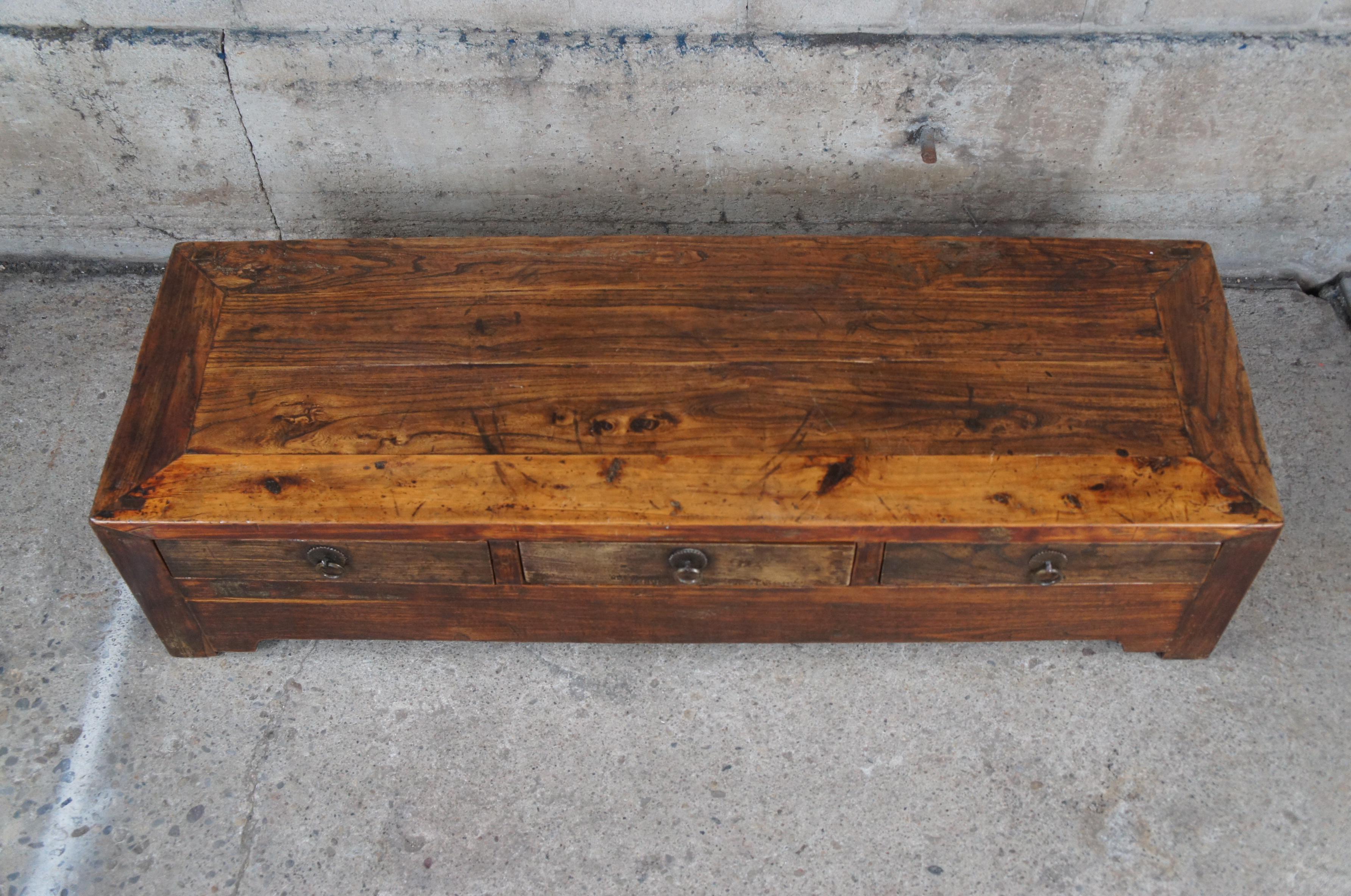 Antique Chinese Qing Dynasty Three Drawer Elm Altar Console or Coffee Table In Good Condition In Dayton, OH