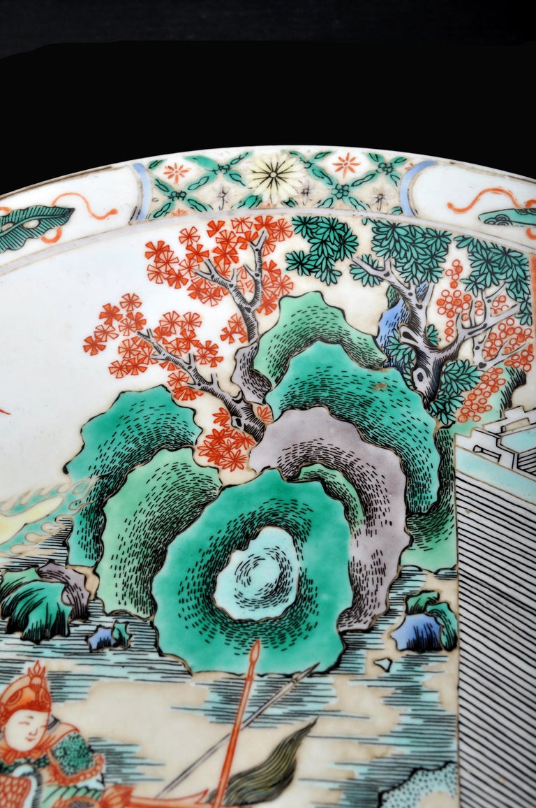 Hand-Painted Antique Chinese Qing Dynasty Wucai Porcelain Bowl Charger Plate, circa 1850 For Sale