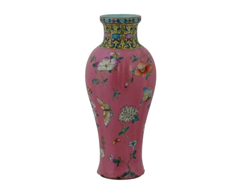 Antique Chinese Qing Famille Rose Porcelain Vase In Good Condition For Sale In New York, NY