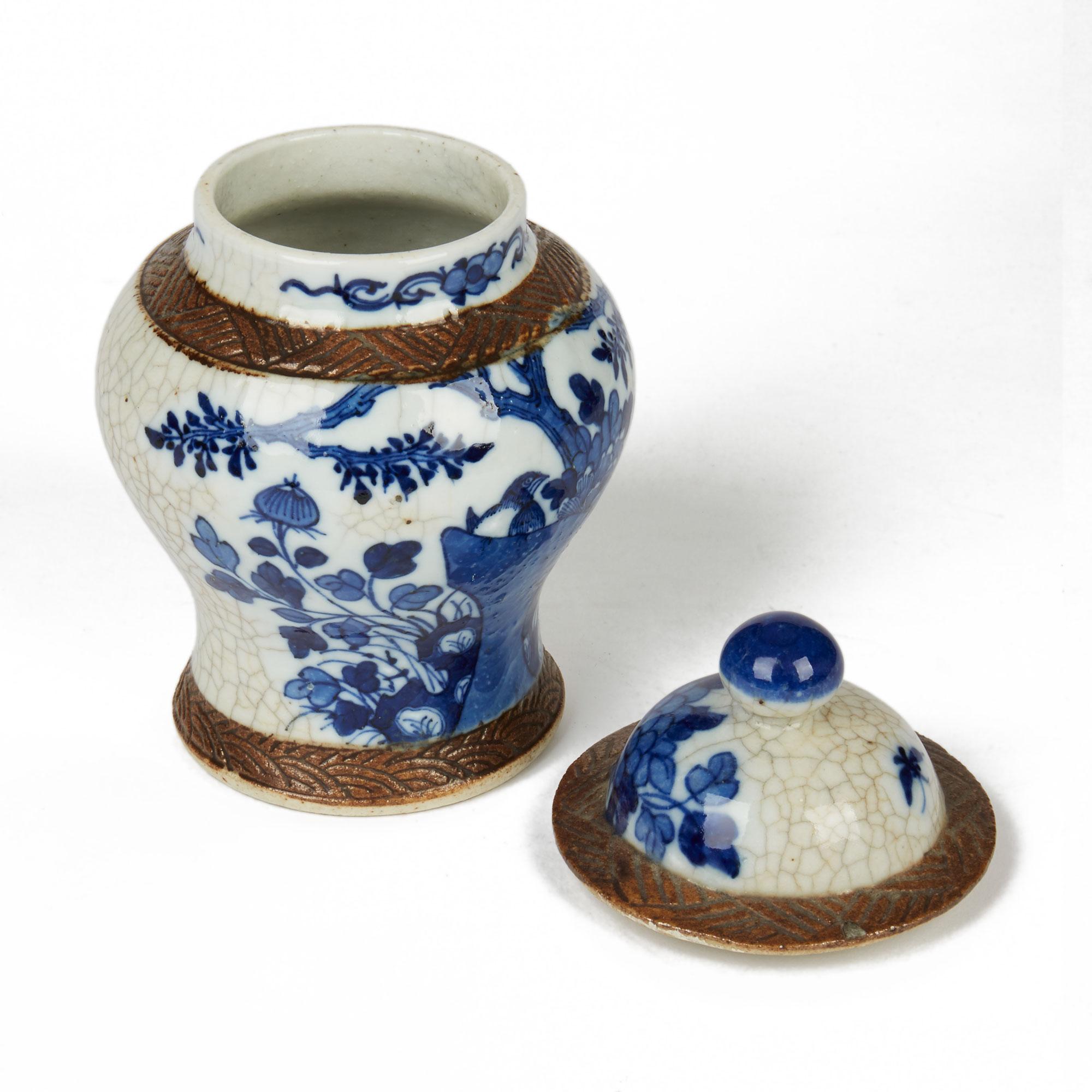 Chinese Qing Porcelain Blue and White Lidded Ginger Jar, Early 20th Century 1