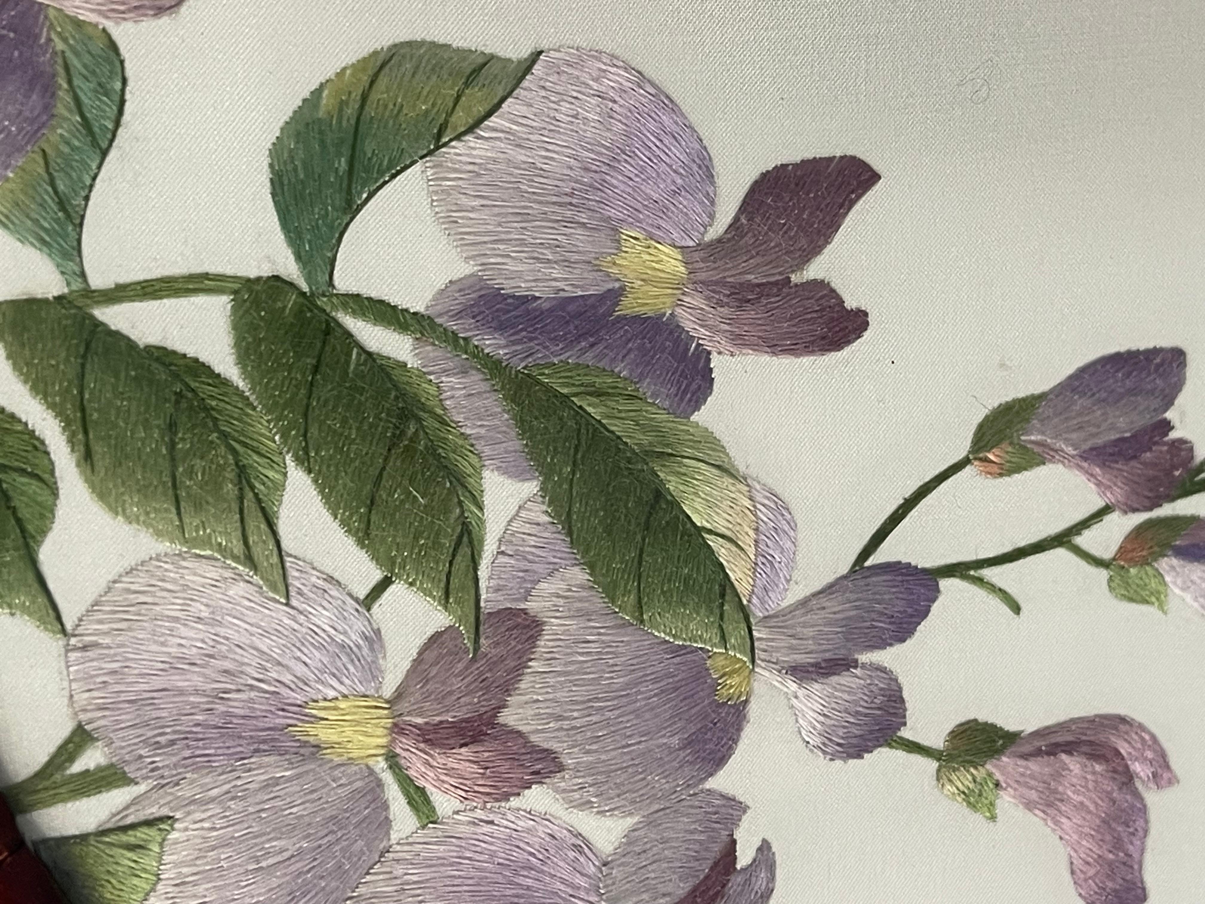 Early 20th Century Antique Chinese Qing Silk Embroidery Table Screen For Sale