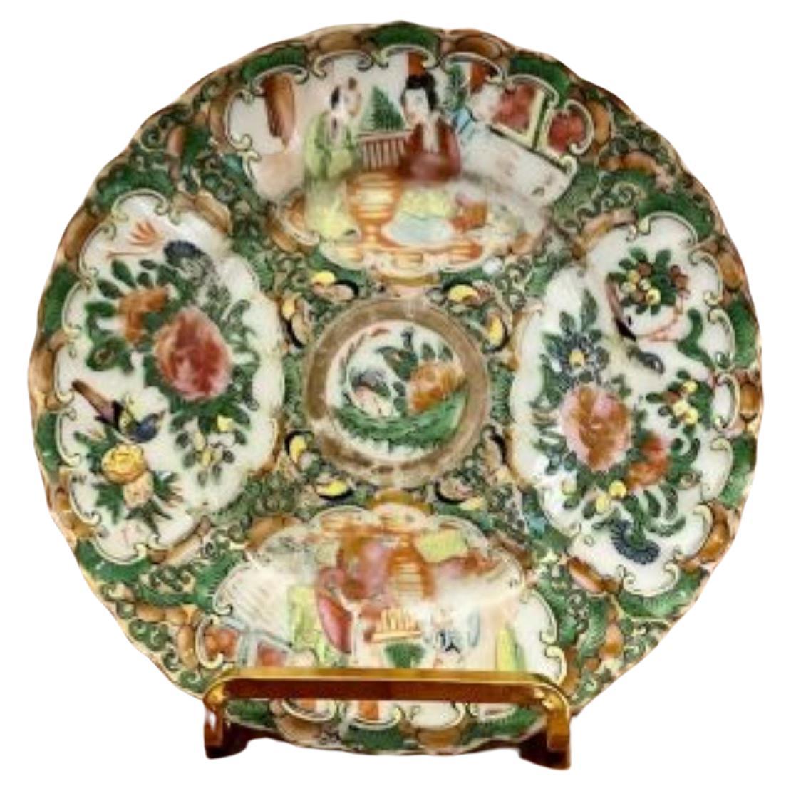 Antike chinesische Qualität Familie Rose, handbemalte Platte  im Angebot