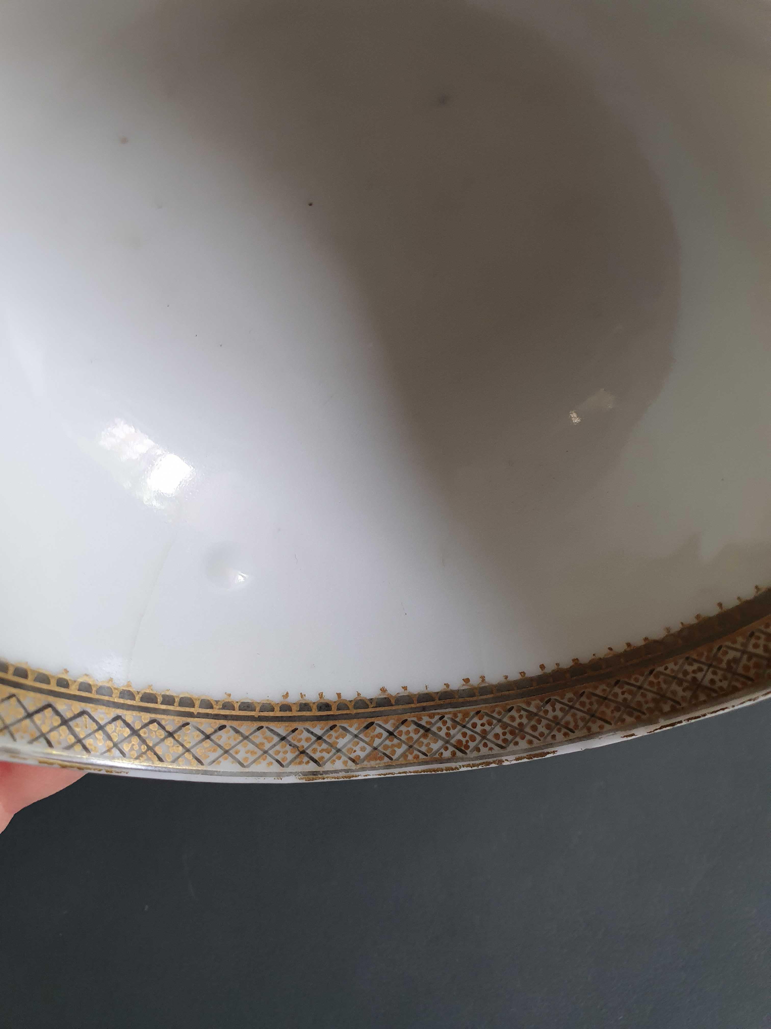 Porcelaine Ancienne soucoupe à thé Ramsey armoriée chinoise en porcelaine Qianlong China en vente