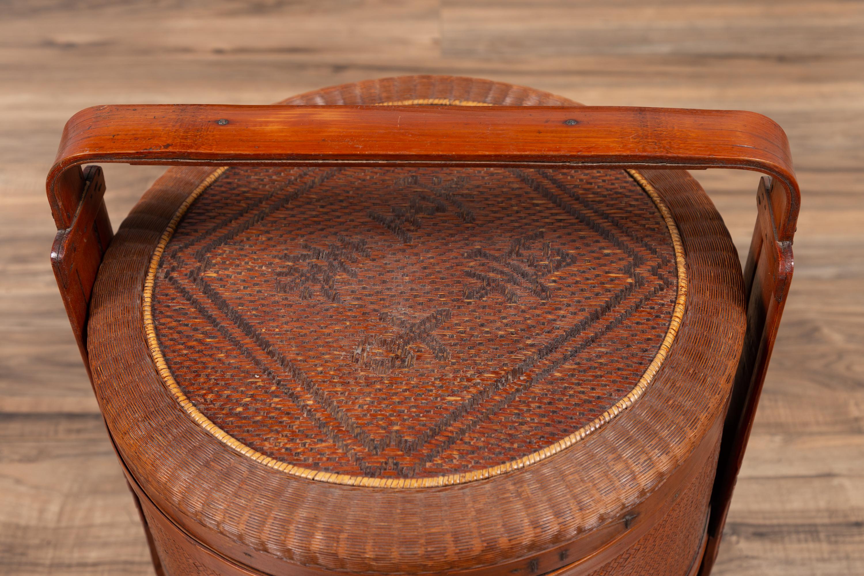 Antique Chinese Rattan Nested Lunch Basket with Carved Handle and Calligraphy In Good Condition For Sale In Yonkers, NY