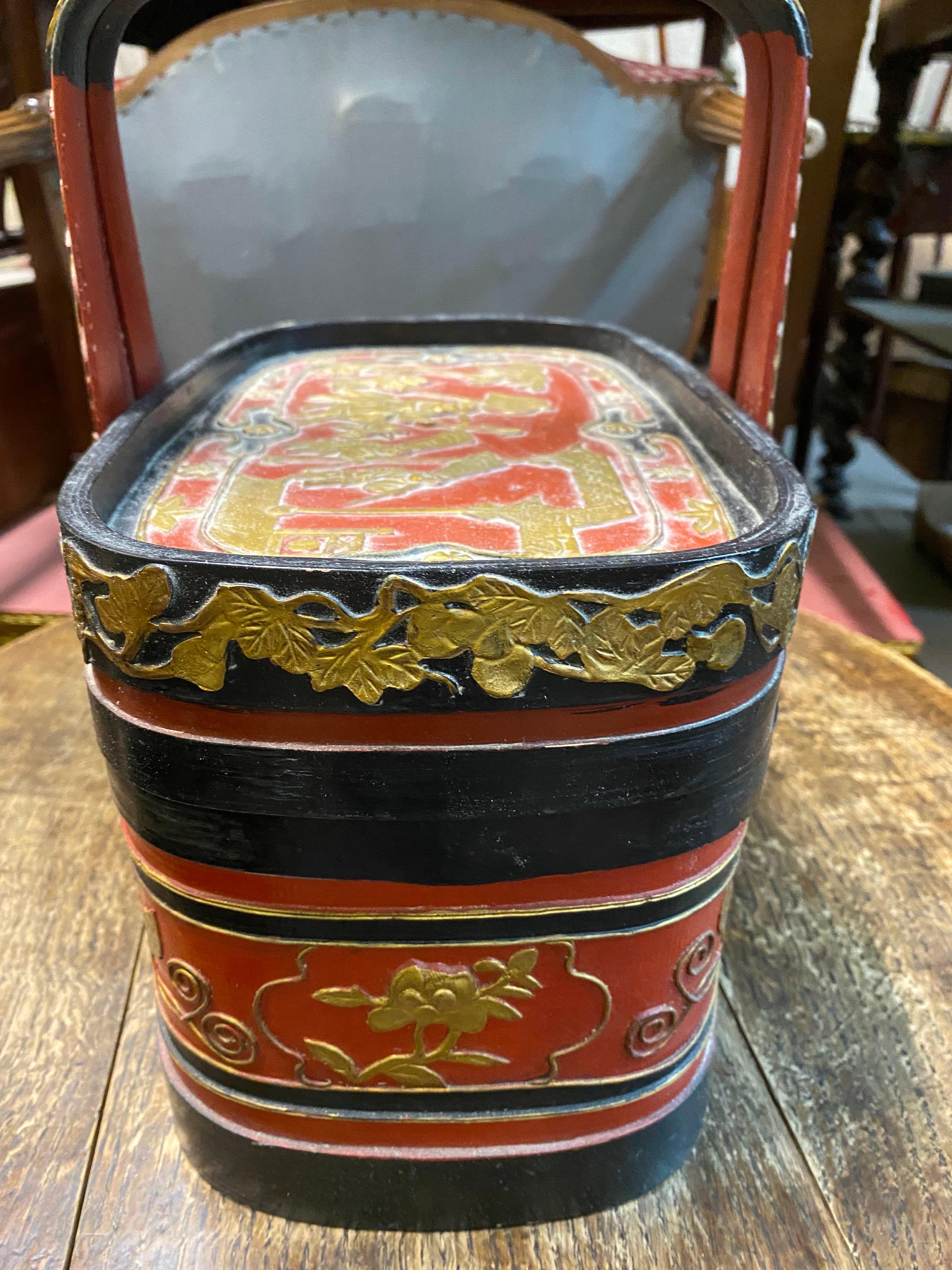 Hand-Crafted Antique Chinese Red and Black Lacquer Wedding Basket With Gold Leaf For Sale