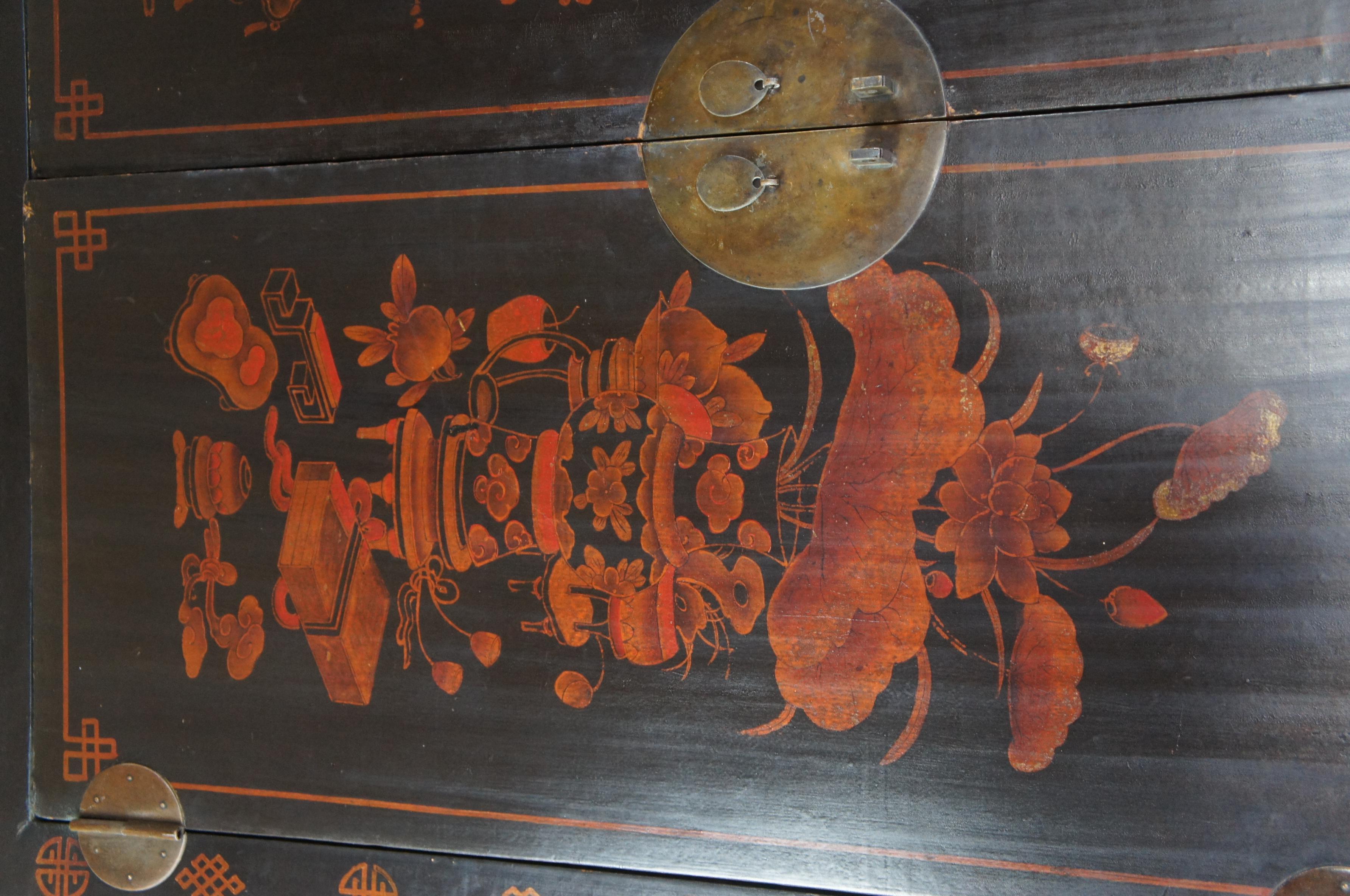 Antique Chinese Red & Black Lacquer Cupboard Wedding Cabinet Linen Press Armoire In Good Condition In Dayton, OH