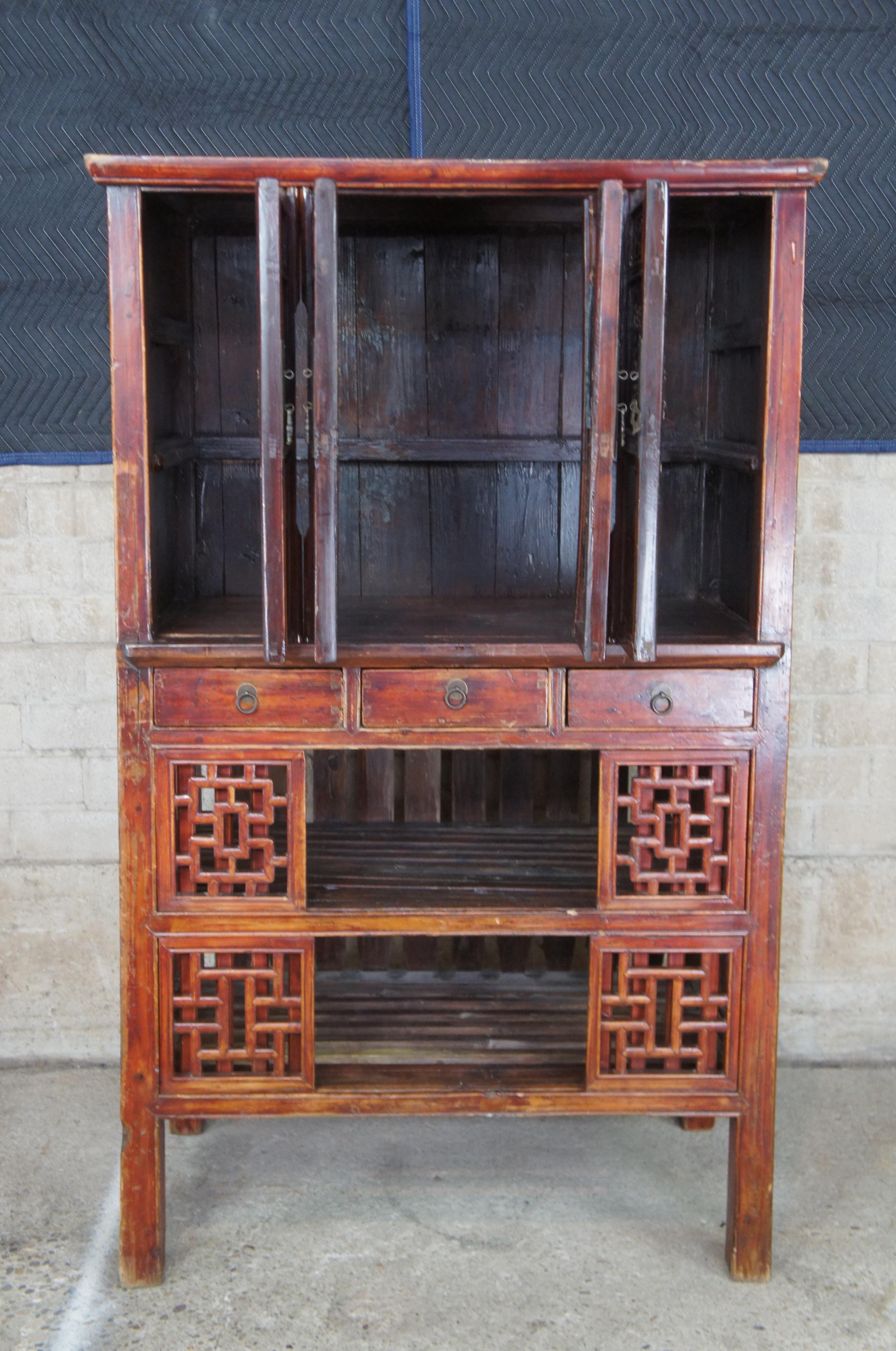 Antique Chinese Red Elm Kitchen Cabinet Cupboard Ming Wedding Wardrobe Linens In Good Condition In Dayton, OH