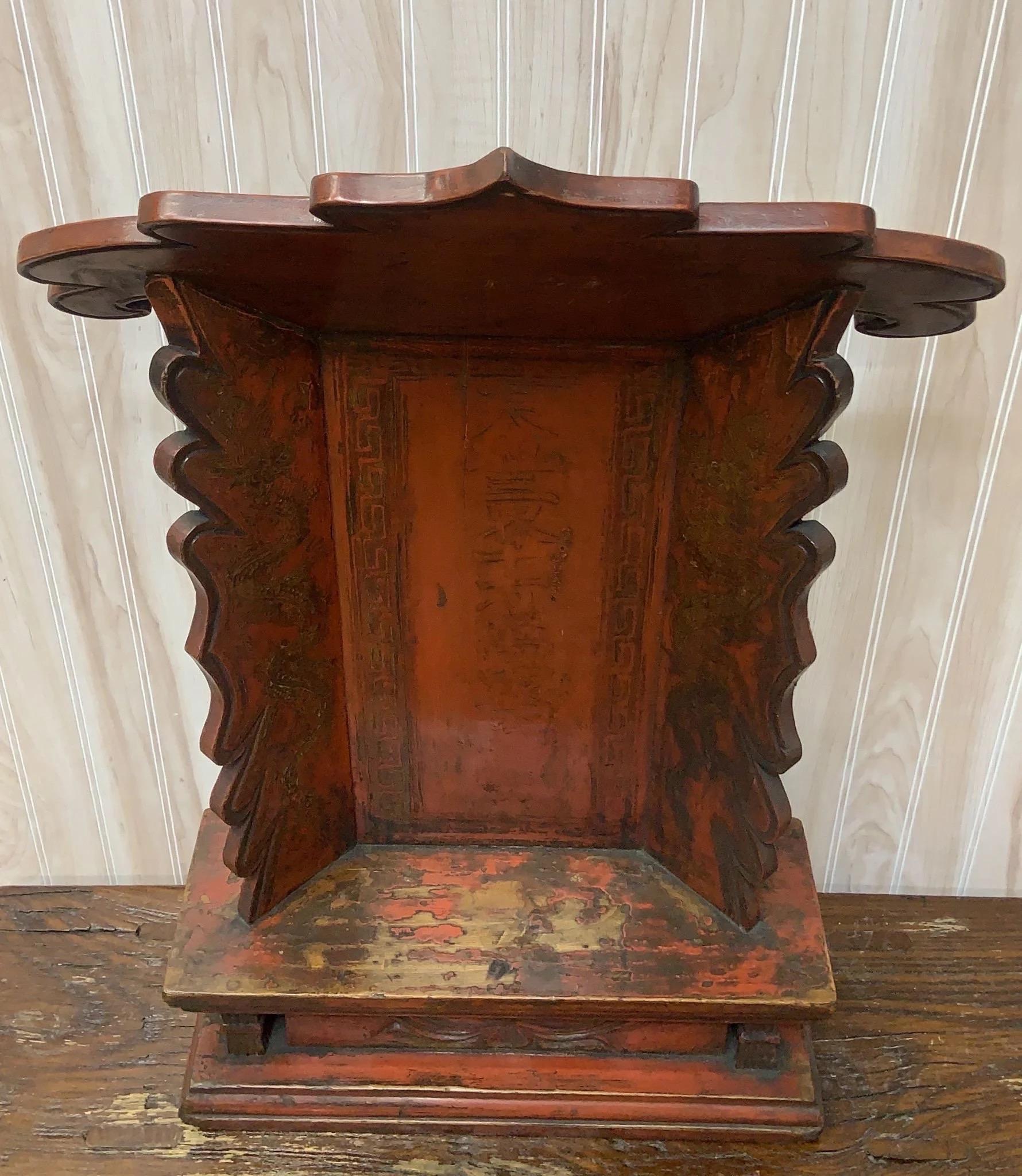 Antique Chinese Red Hand Painted Elm Ancestral Shrine / Altar In Good Condition For Sale In Chicago, IL