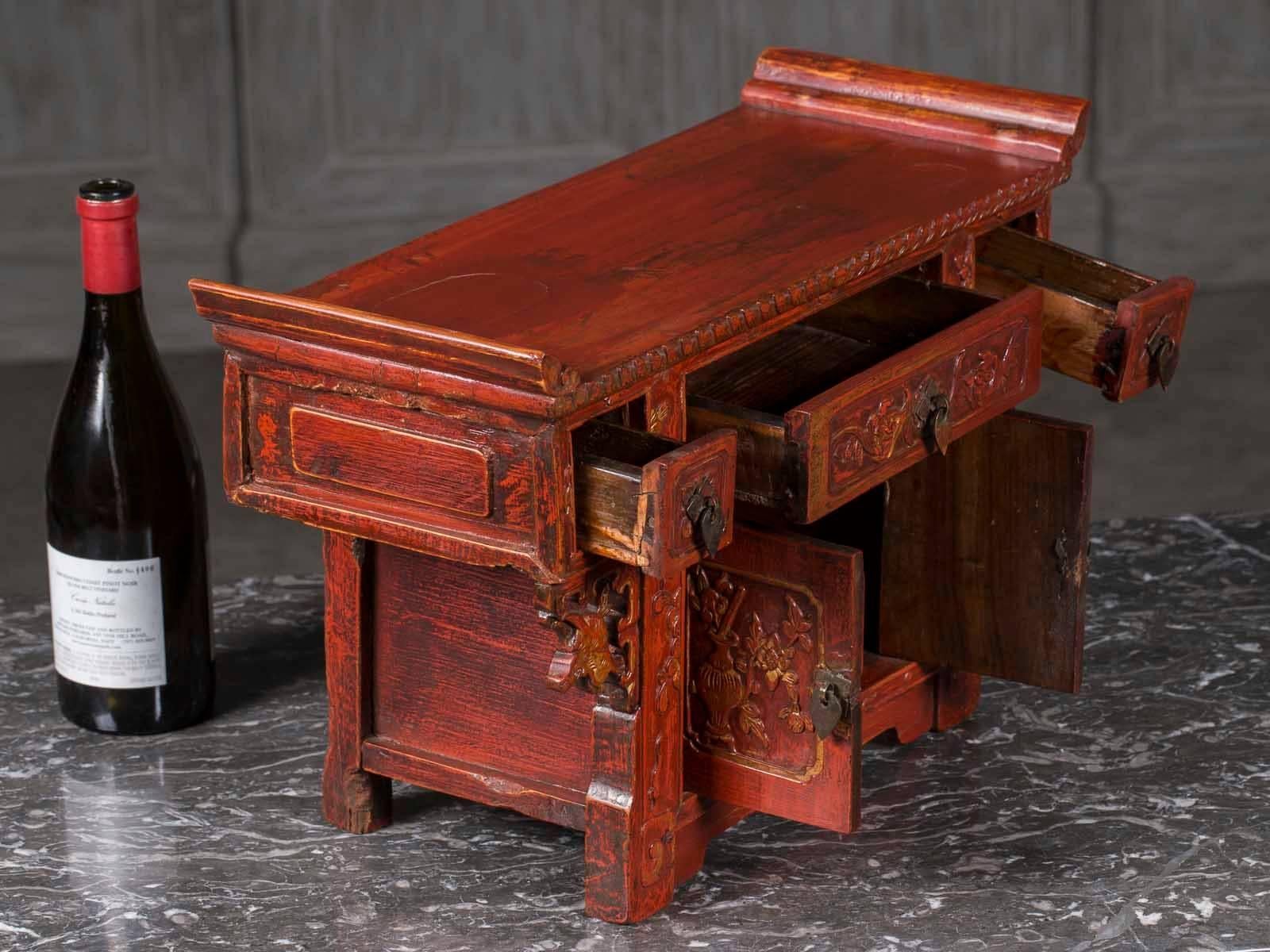 Antique Chinese Red Lacquer Altar Buffet circa 1875 In Excellent Condition In Houston, TX