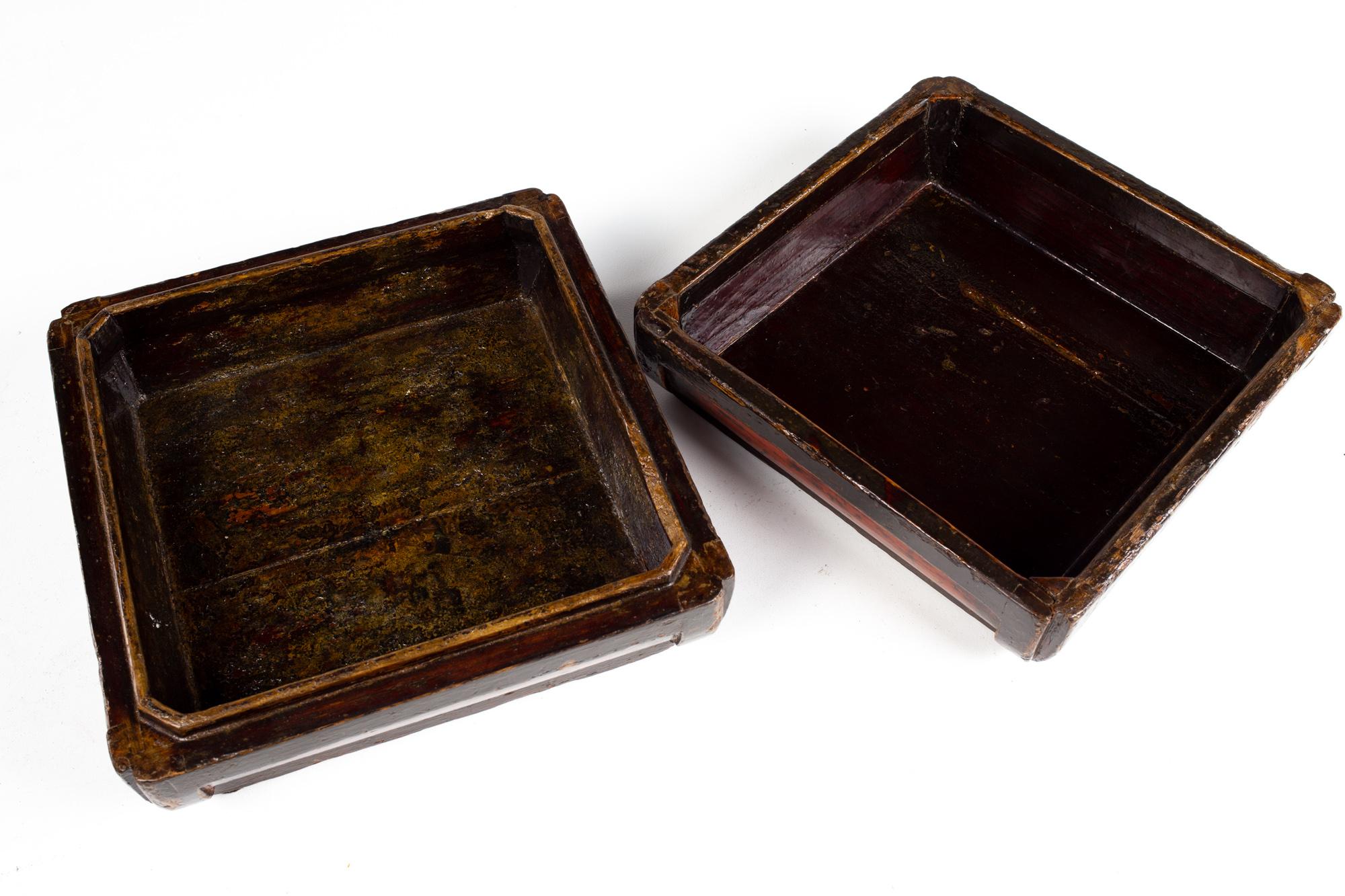 Antique Chinese Red Lacquer Box In Good Condition For Sale In Countryside, IL