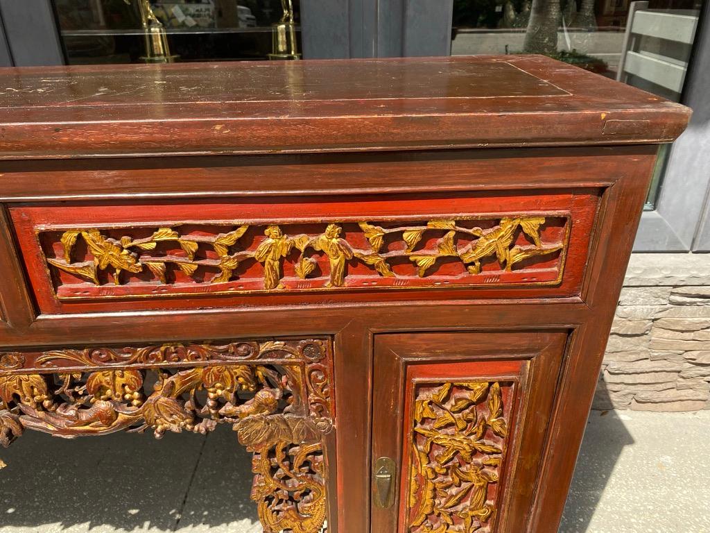 Table d'autel chinoise ancienne en laque rouge Bon état à Sarasota, FL