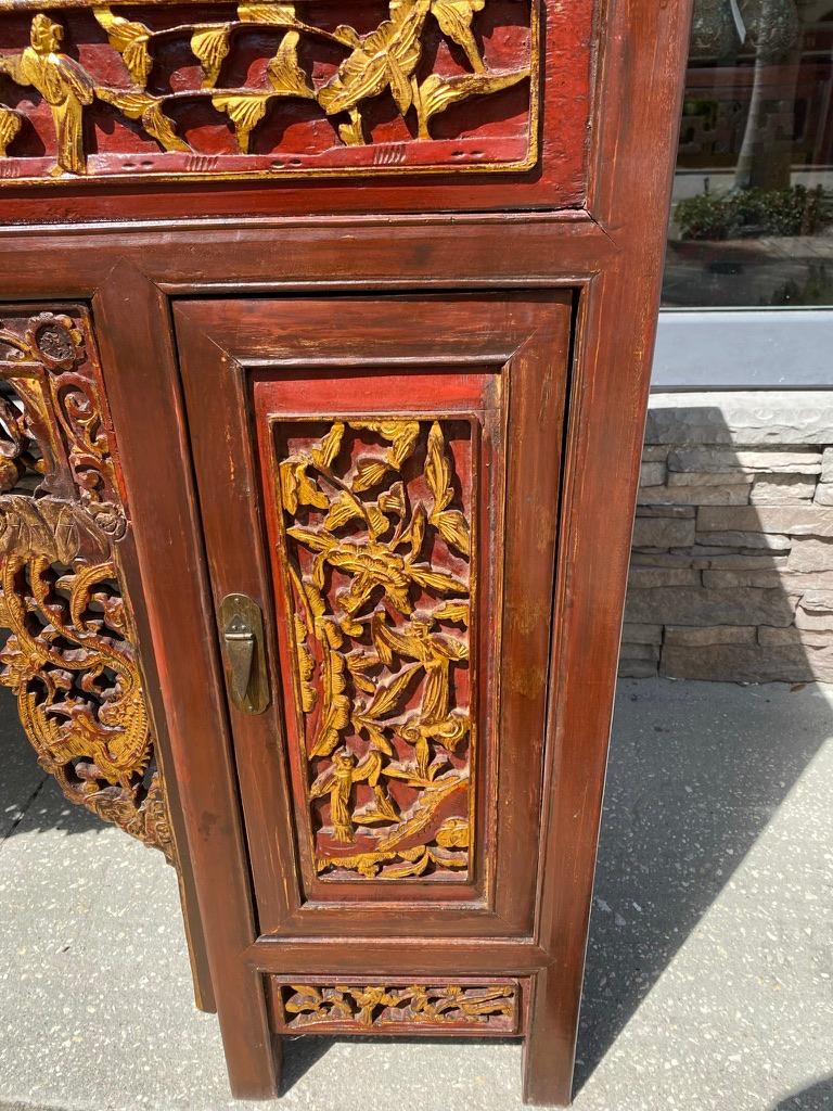 XVIIIe siècle Table d'autel chinoise ancienne en laque rouge