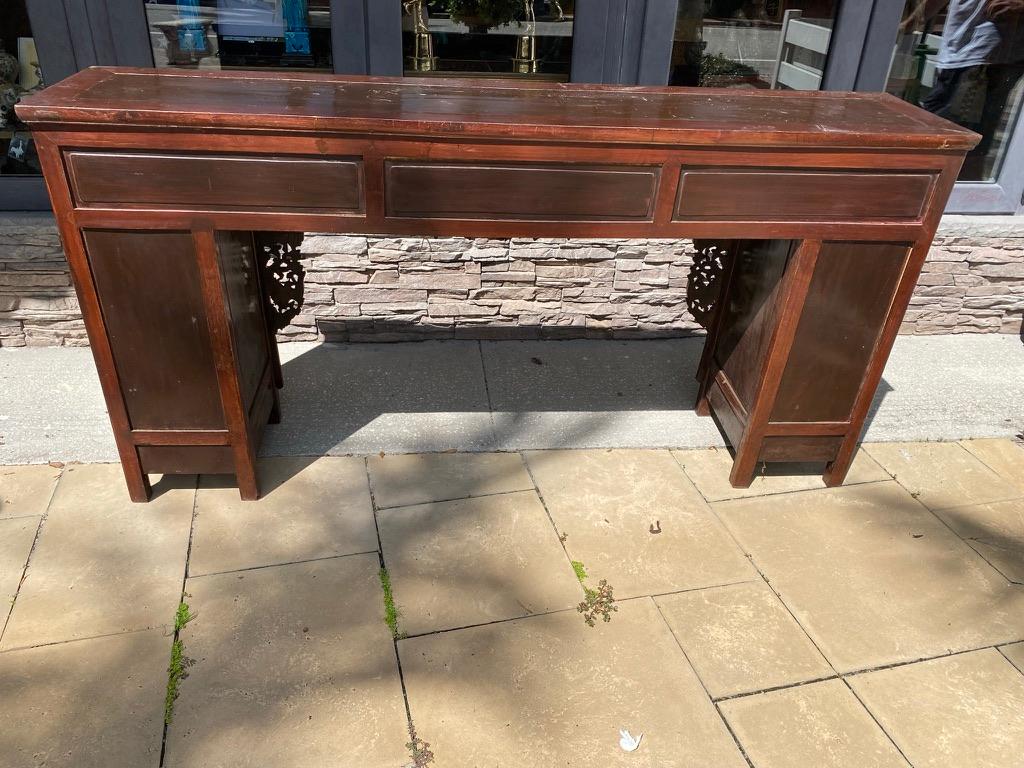Bois de feuillus Table d'autel chinoise ancienne en laque rouge
