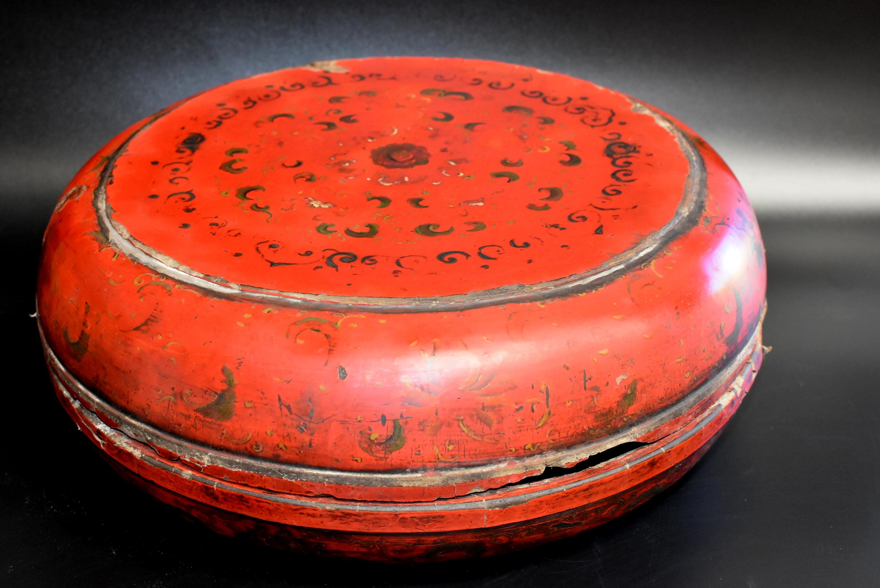 antique chinese red lacquer box