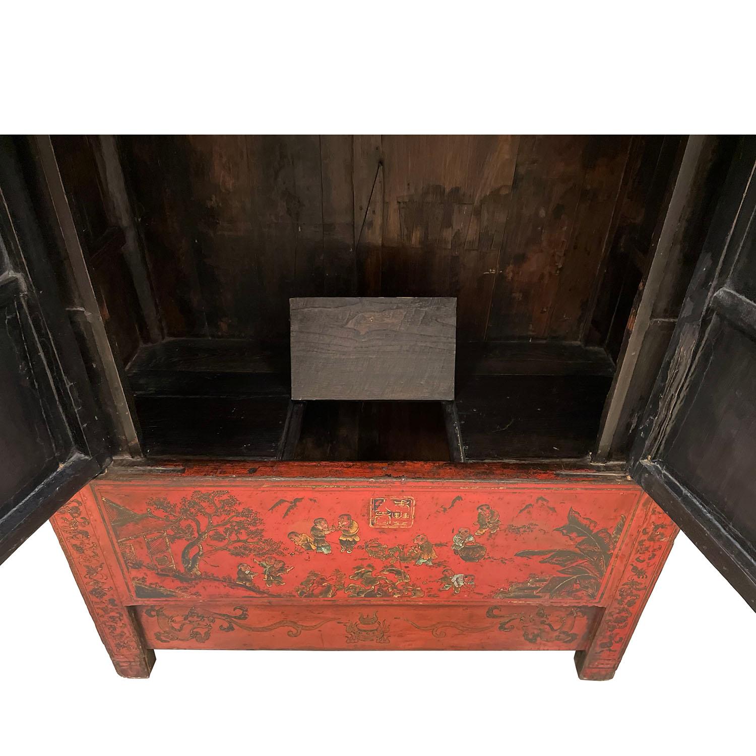 Peint à la main Ancienne armoire de mariage chinoise laquée rouge, garde-robe avec enfants des années 100 en vente