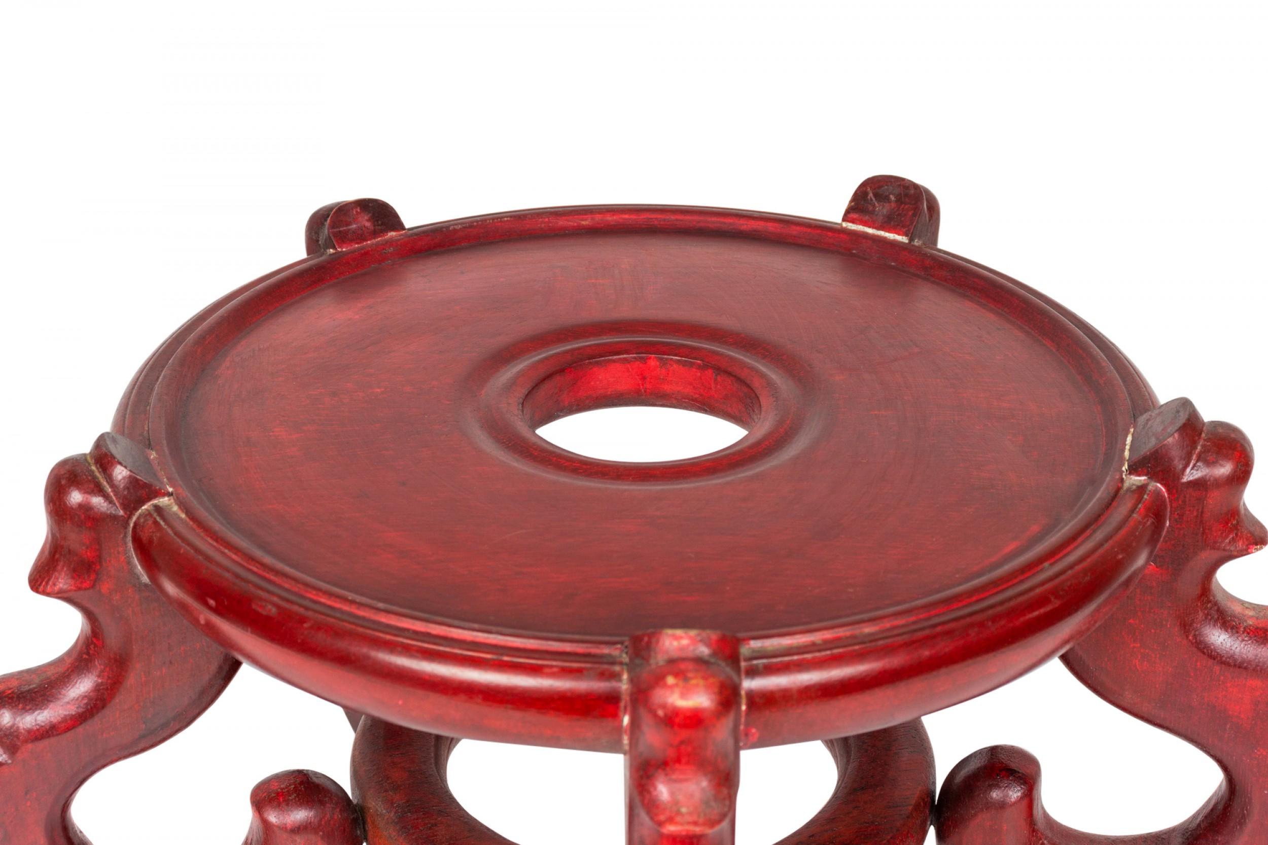 Antiguo Jarrón Florero de Madera Pintado de Rojo Chino Base / Soporte en Bueno estado para la venta en Queens, NY