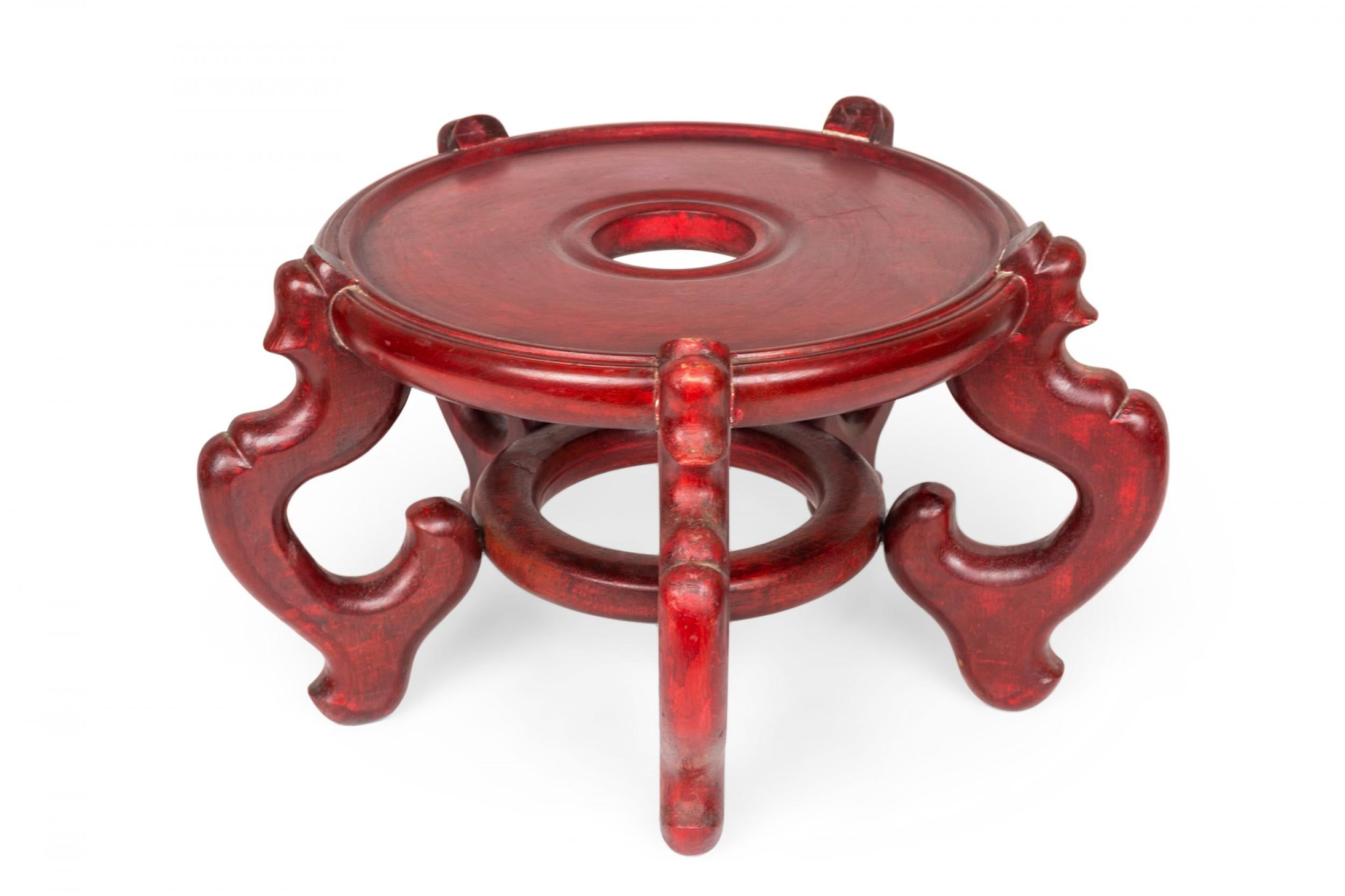 Antiguo Jarrón Florero de Madera Pintado de Rojo Chino Base / Soporte siglo XX en venta