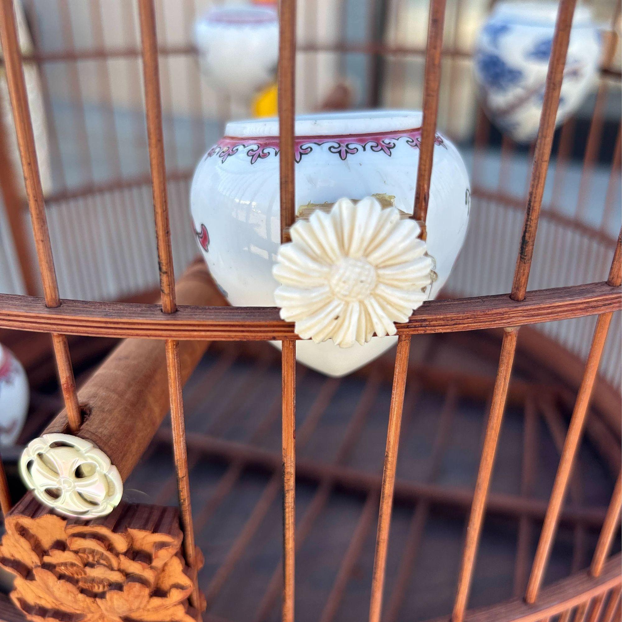 Antique Chinese Reed Rattan Birdcage Porcelain Bowls, Jade, with Pin Lock For Sale 9