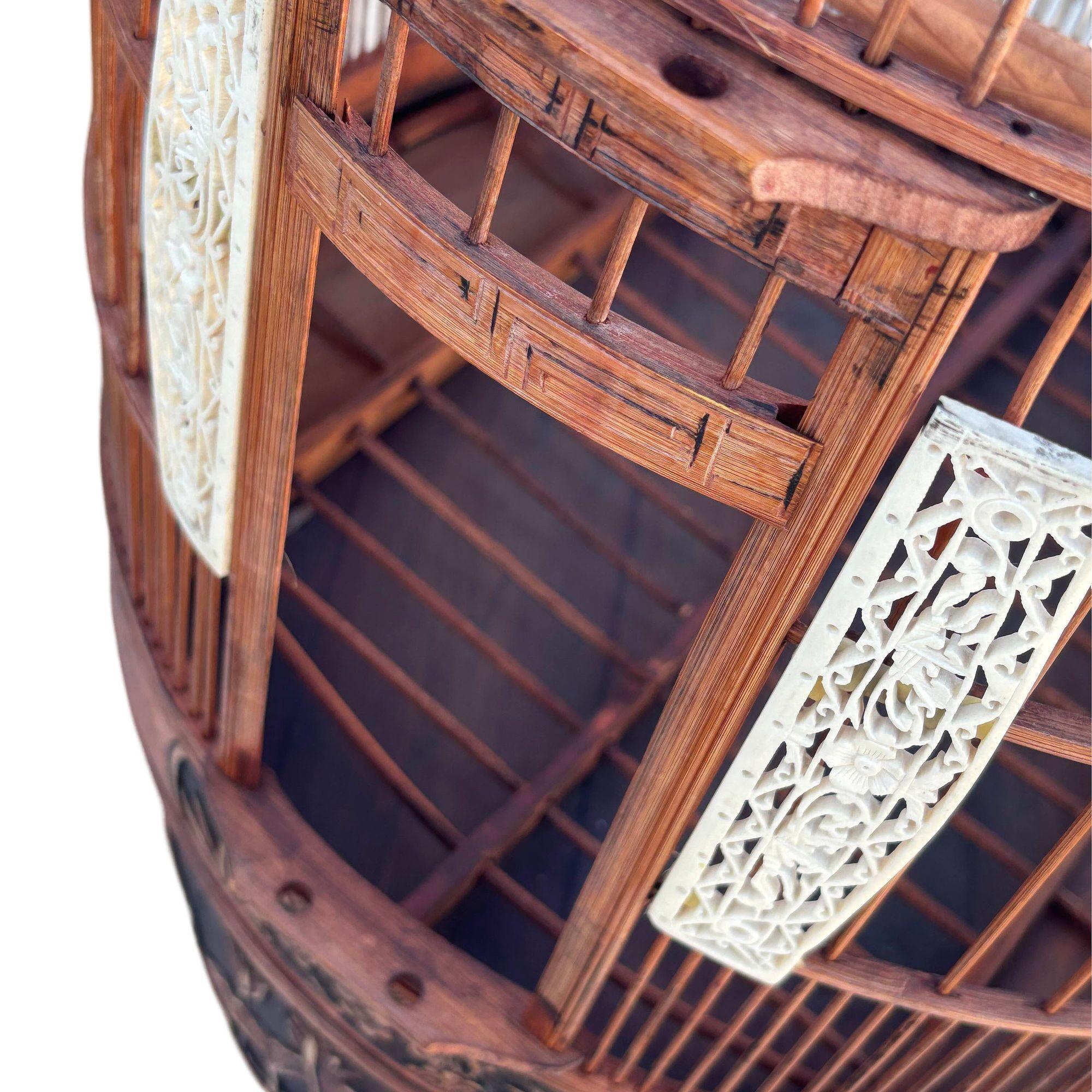 Antique Chinese Reed Rattan Birdcage Porcelain Bowls, Jade, with Pin Lock For Sale 11