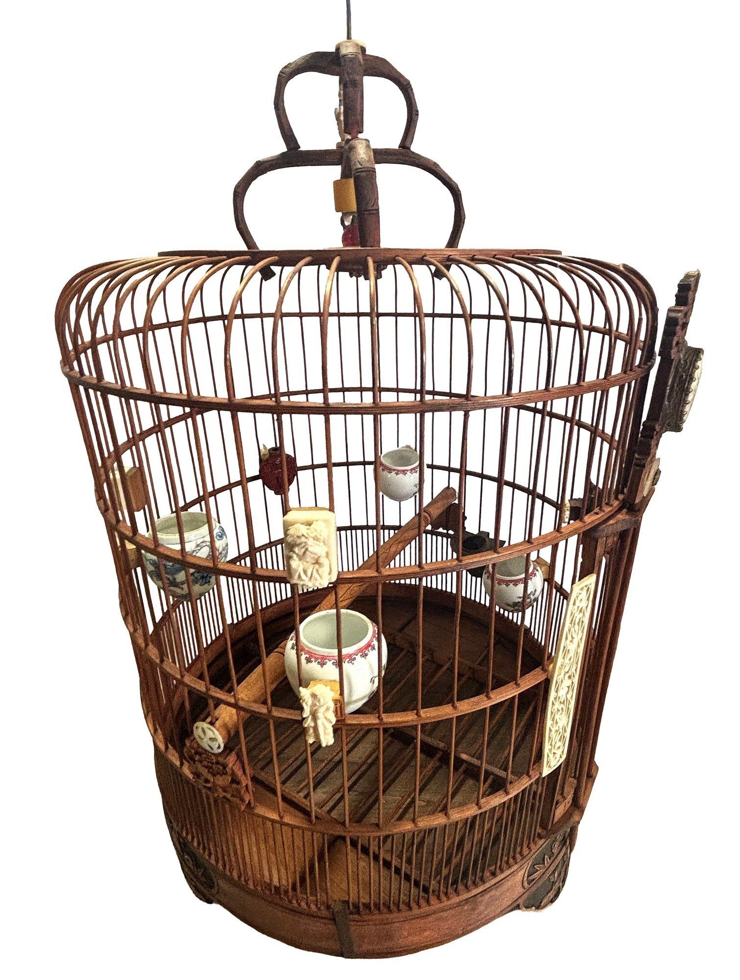 Antique Chinese Reed Rattan Birdcage Porcelain Bowls, Jade, with Pin Lock In Excellent Condition For Sale In Van Nuys, CA