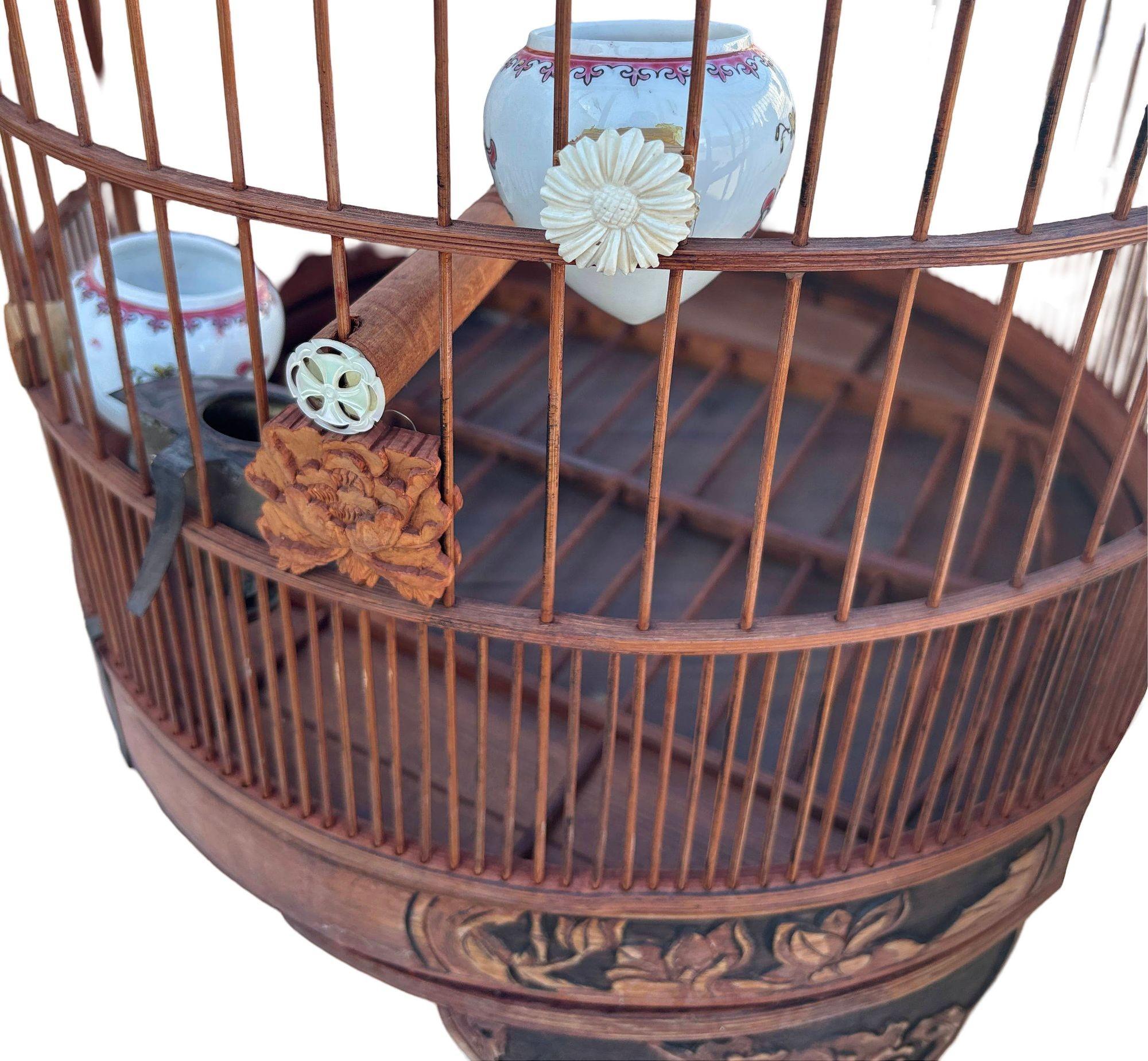 Antique Chinese Reed Rattan Birdcage Porcelain Bowls, Jade, with Pin Lock For Sale 1