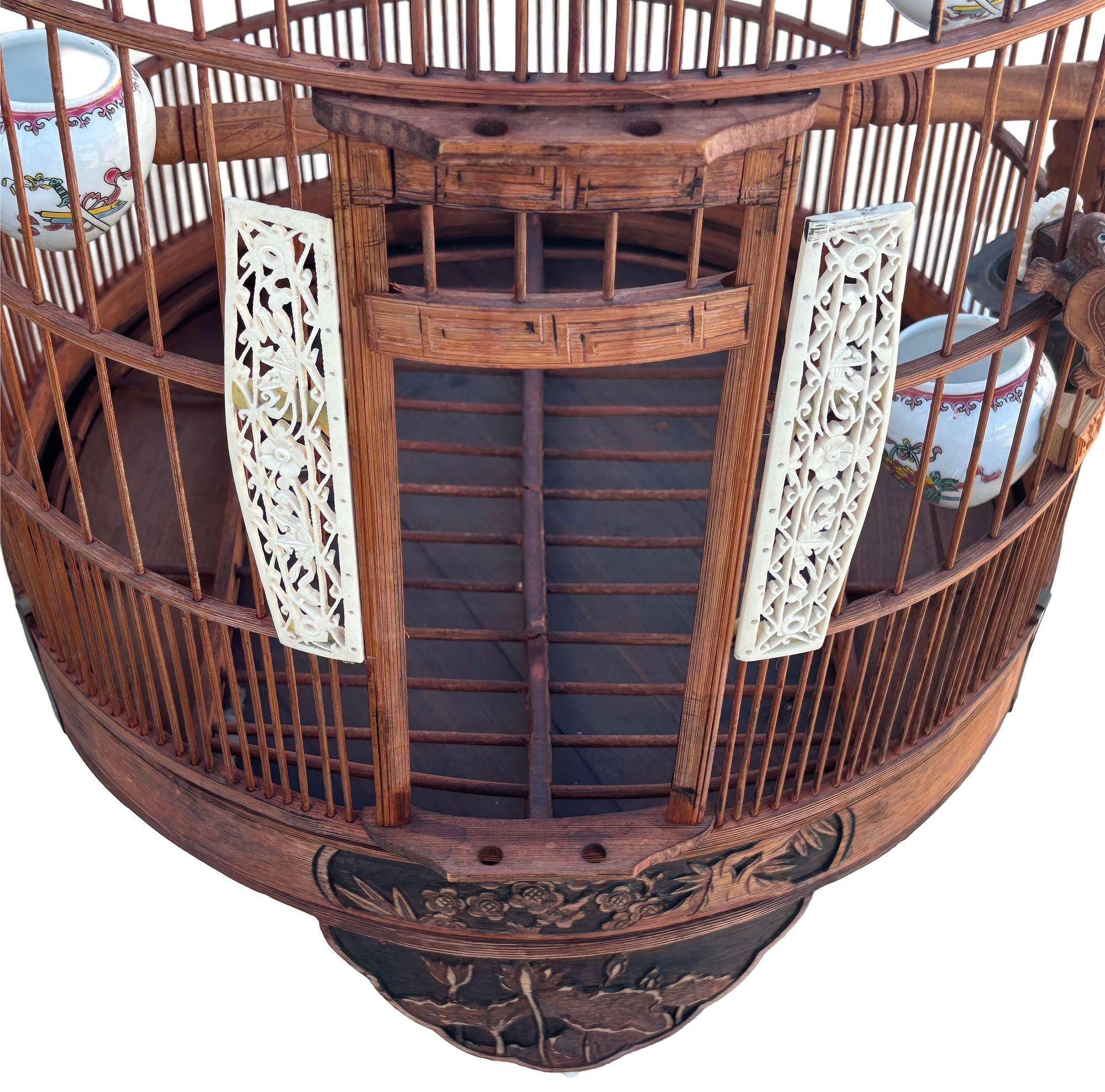 Antique Chinese Reed Rattan Birdcage Porcelain Bowls, Jade, with Pin Lock For Sale 2